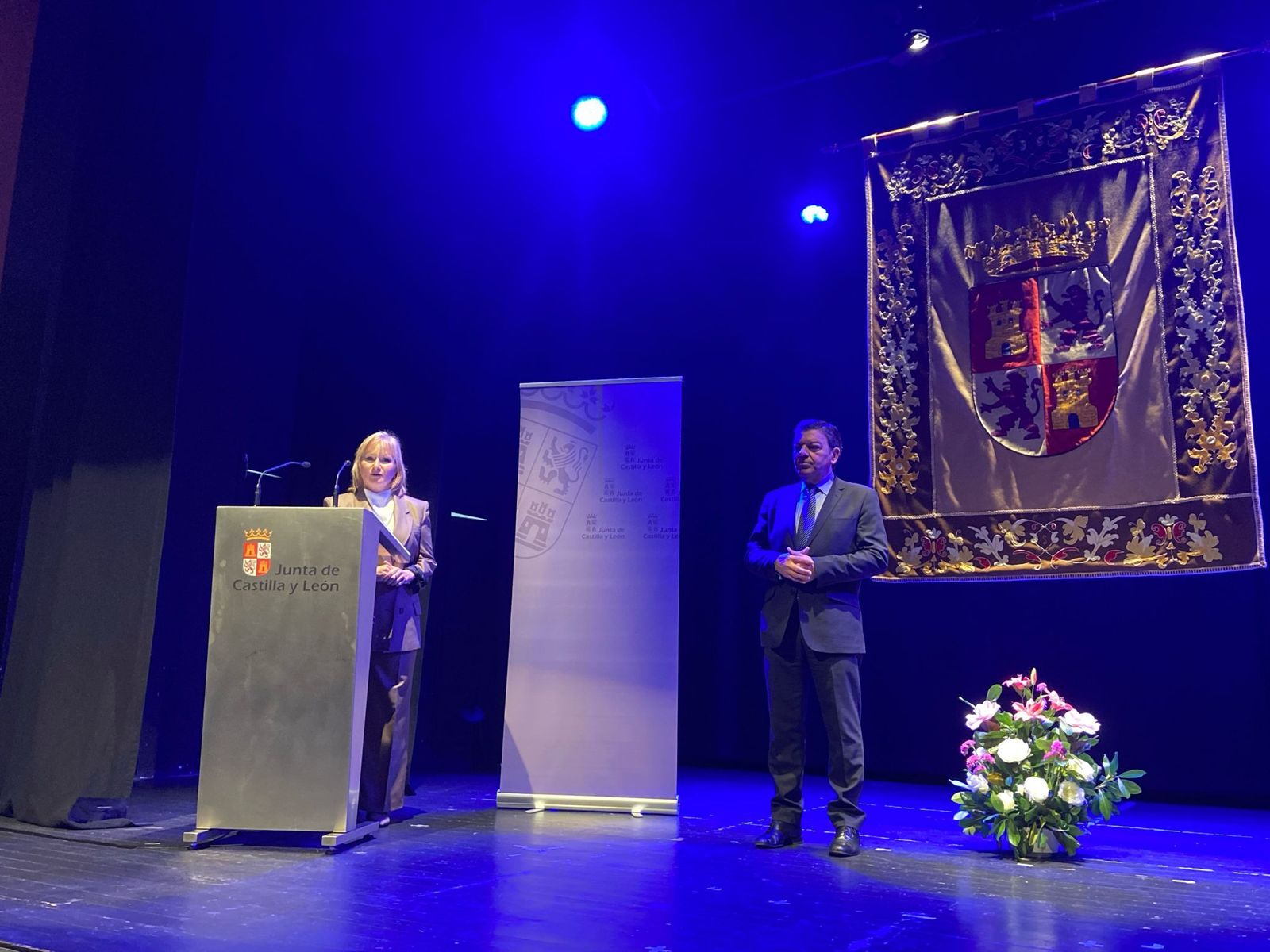 La delegada territorial de la Junta de Castilla y León en Zamora, Leticia García, junto al consejero de la Presidencia, Luis Miguel González Gago