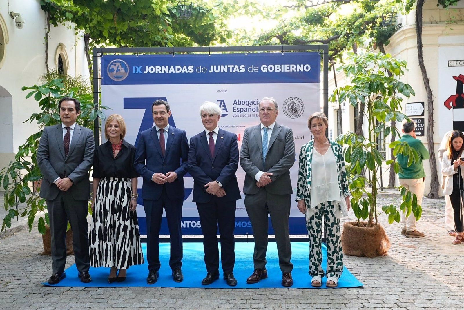 Osé Antonio Nieto, consejero de Justicia, Administración Local y Función Pública de la Junta de Andalucía; María José García- Pelayo, alcaldesa de Jerez de la Frontera; Juanma Moreno, presidente de la Junta de Andalucía; Salvador González, presidente del - ABOGACÍA Osé Antonio Nieto, consejero de Justicia, Administración Local y Función Pública de la Junta de Andalucía; María José García- Pelayo, alcaldesa de Jerez de la Frontera; Juanma Moreno, presidente de la Junta de Andalucía; Salvador González, presidente del - ABOGACÍA