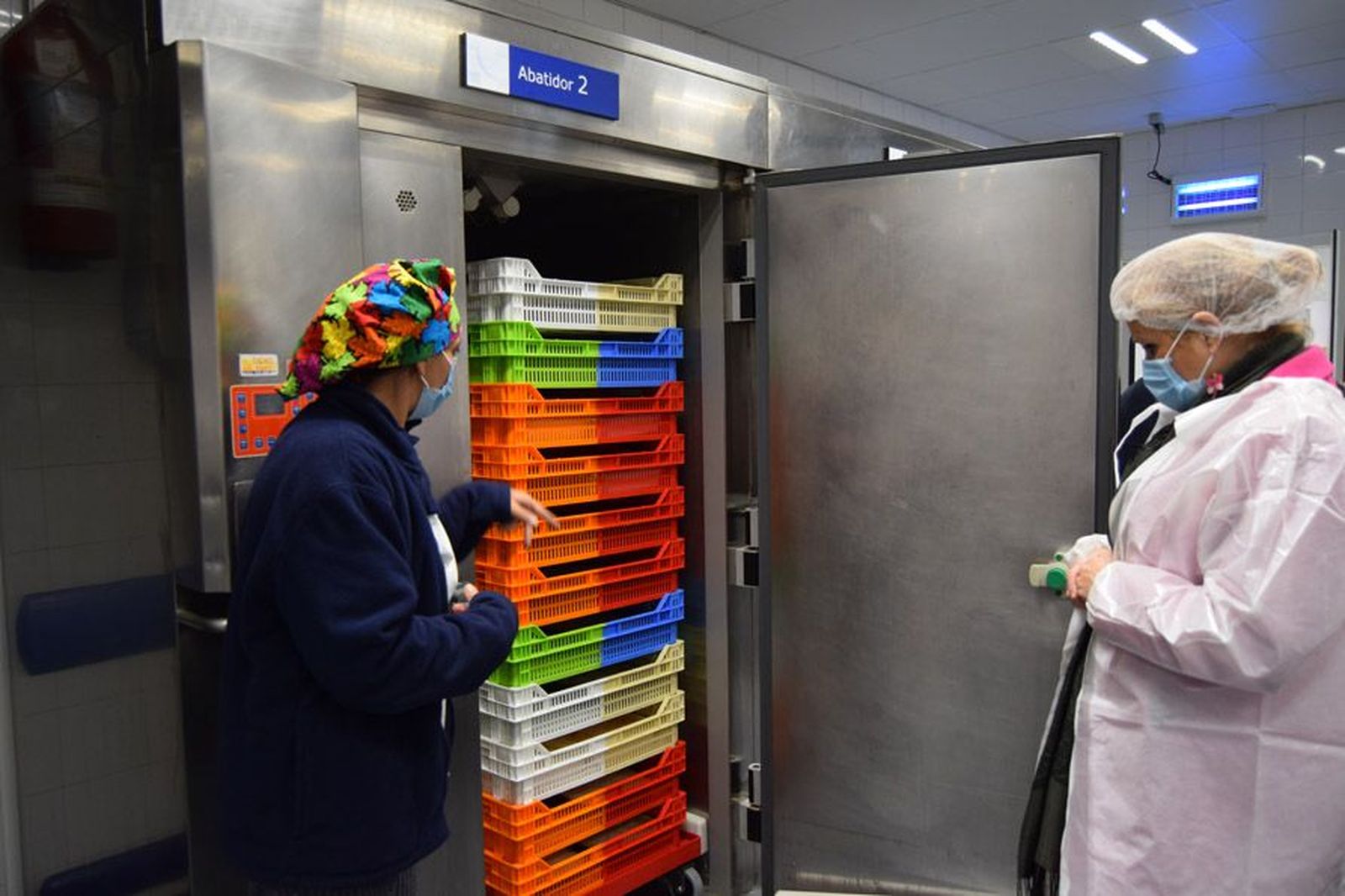 la-delegada-territorial-leticia-garcia-visita-la-cocina-de-linea-fria-del-complejo-asistencial-de-zamora-tras-las-obras-de-mejora-71