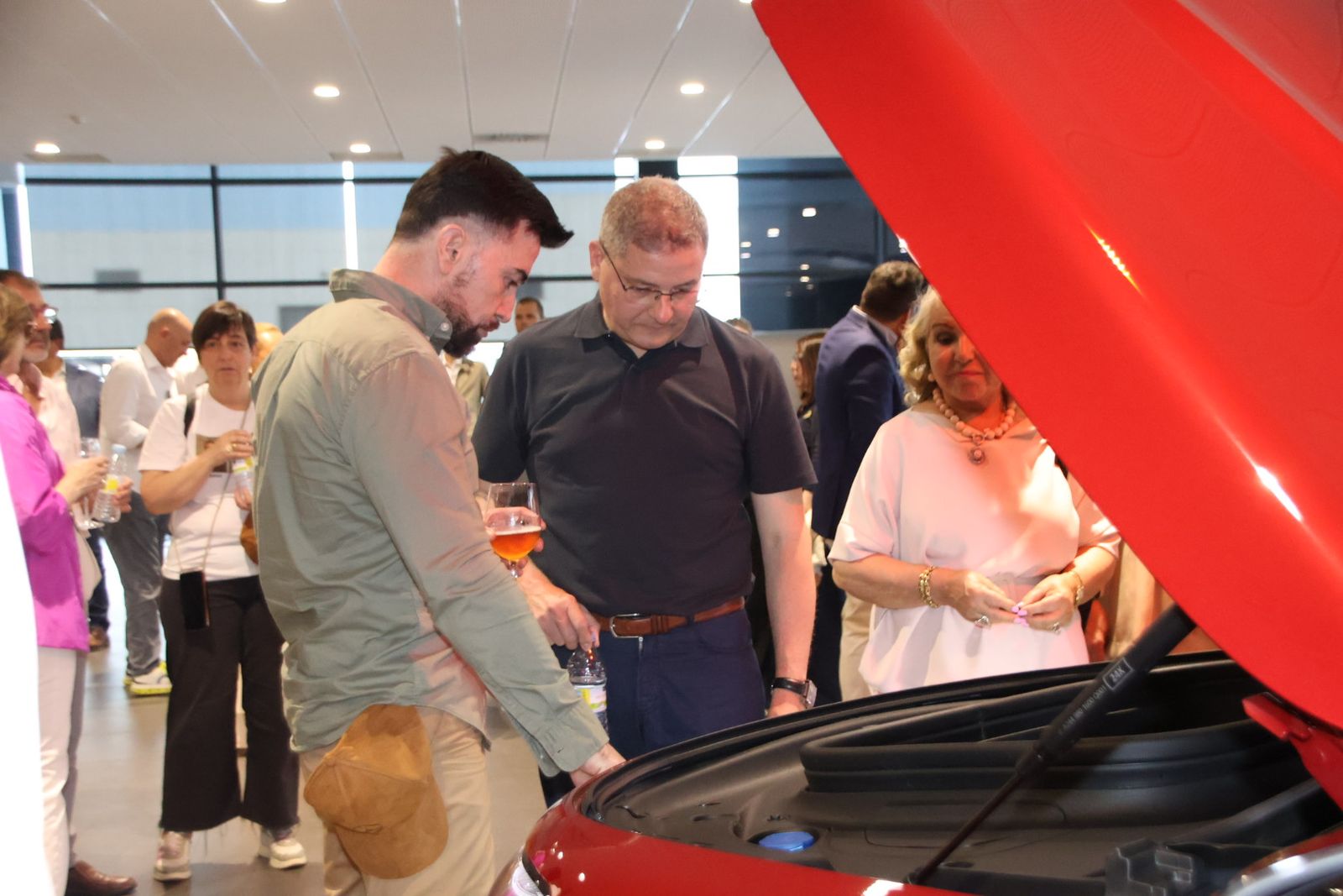 Presentación dos coches en la mercedes