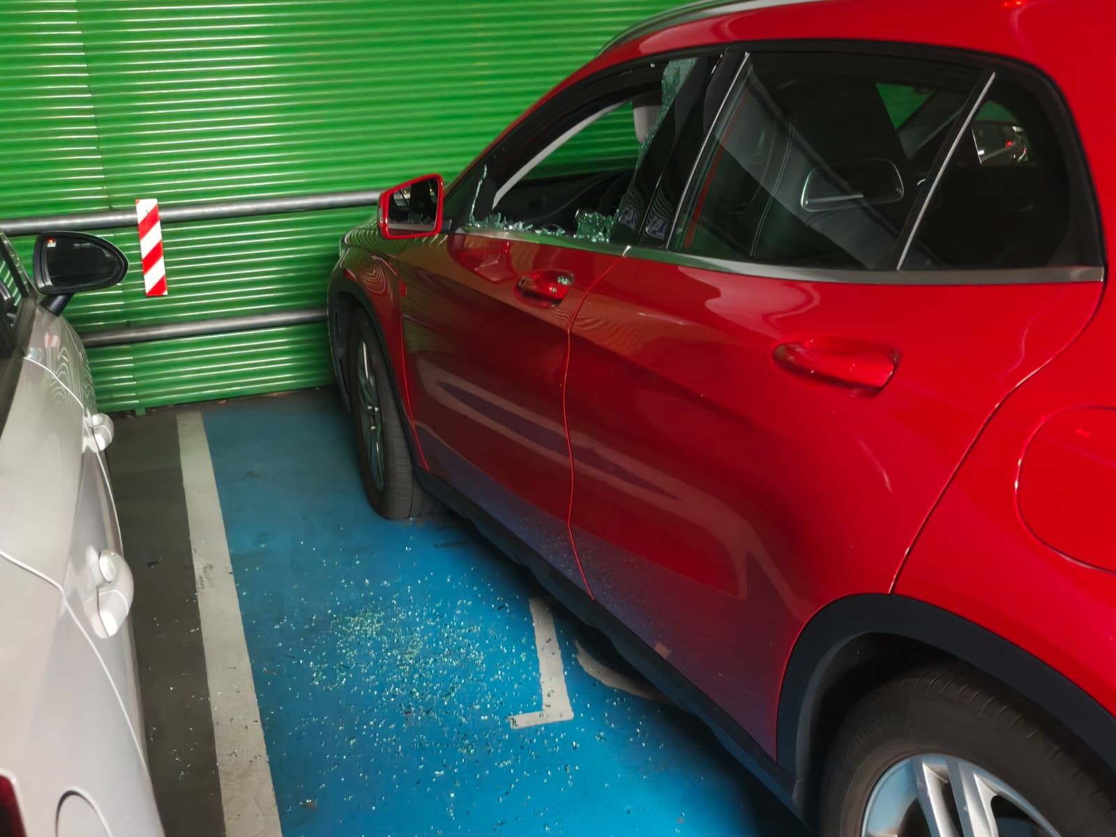 Saquean doce coches de madrugada en el parking de la avenida de Portugal