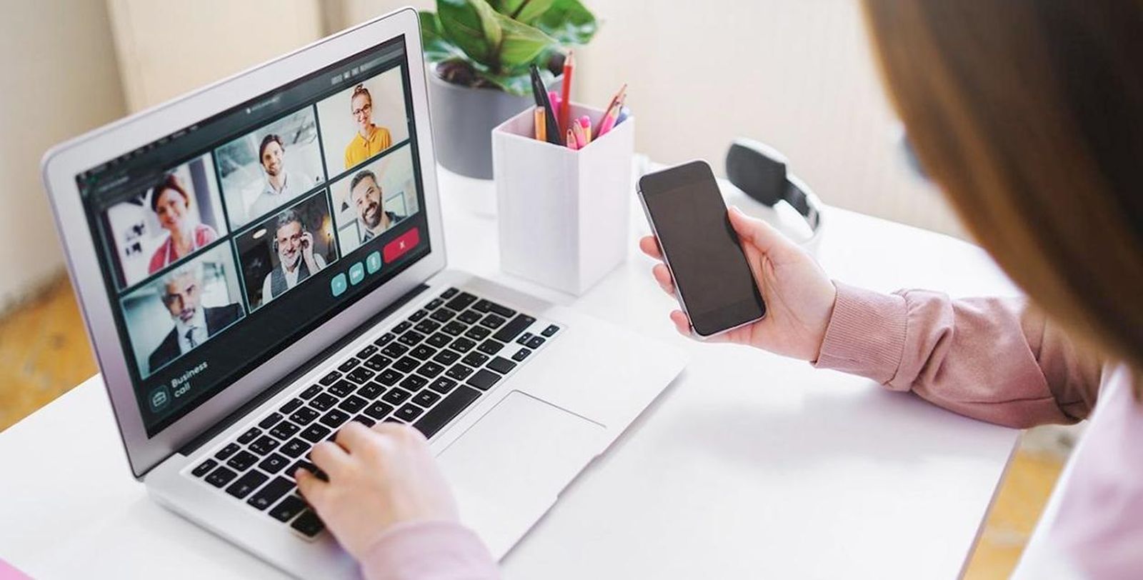 Inicio de una reunión telemática en teletrabajo