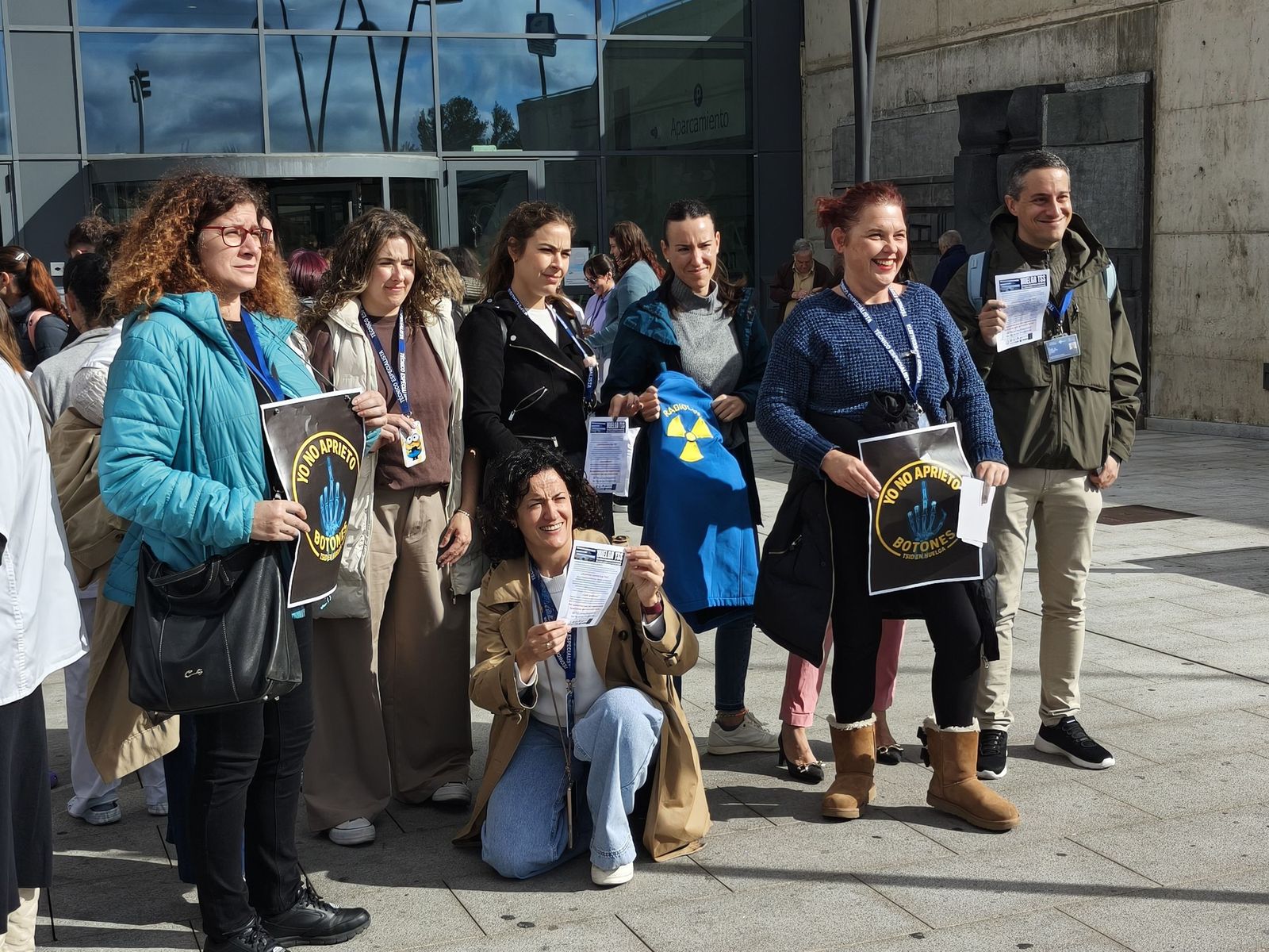 Los técnicos superiores sanitarios protestan a las puertas del hospital de Salamanca