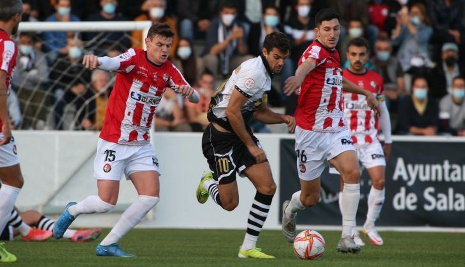 De la Nava, en el choque ante la SD Logroñés | FOTO SALAMANCA24HORAS.COM