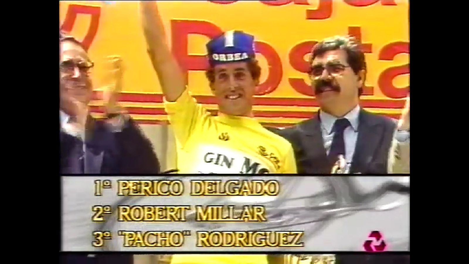 Pedro Delgado en el Podium situado en la Plaza de España