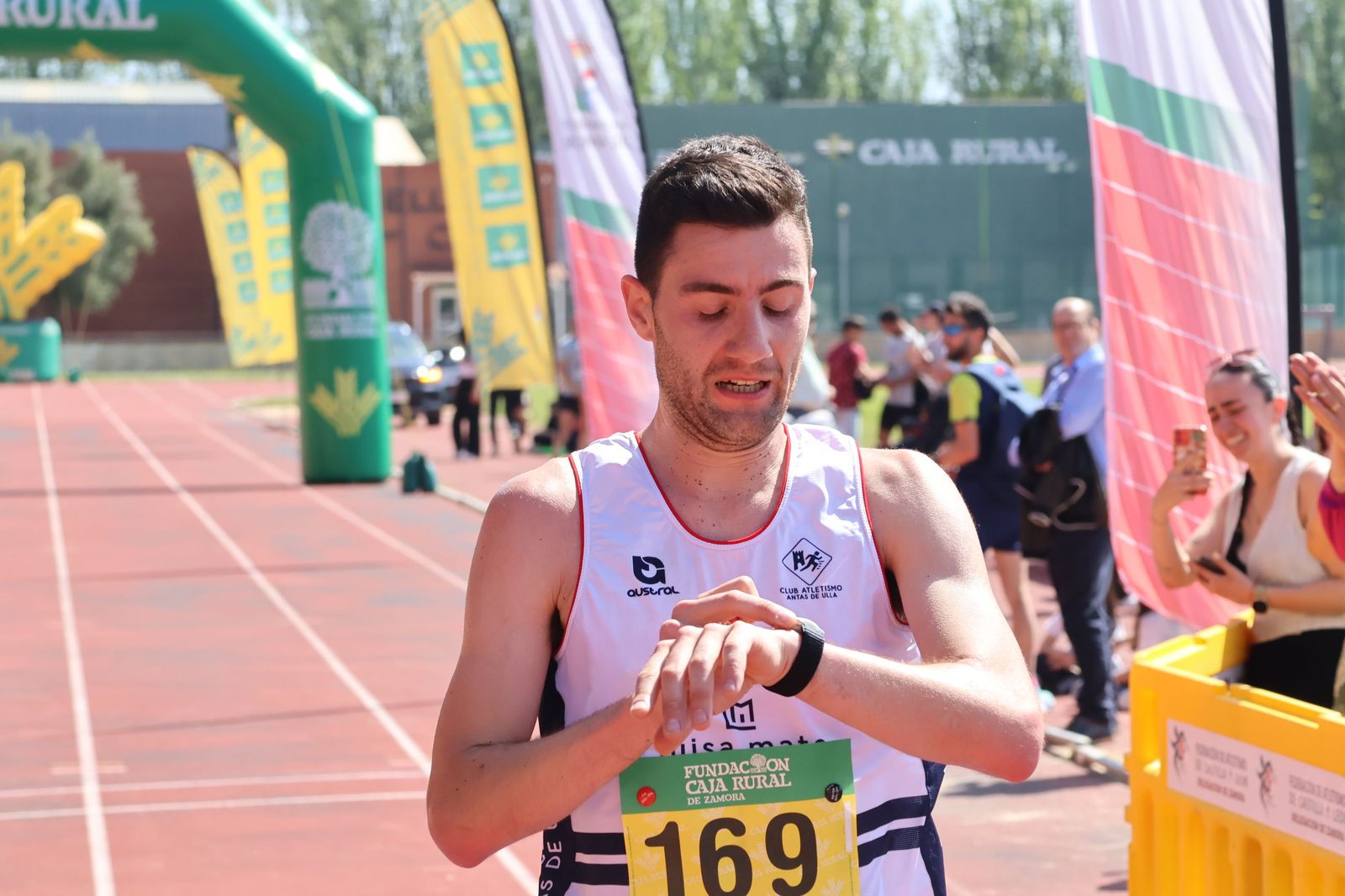 GALERÍA | Revive en imágenes la llegada a meta de los atletas en la Media Maratón de Zamora