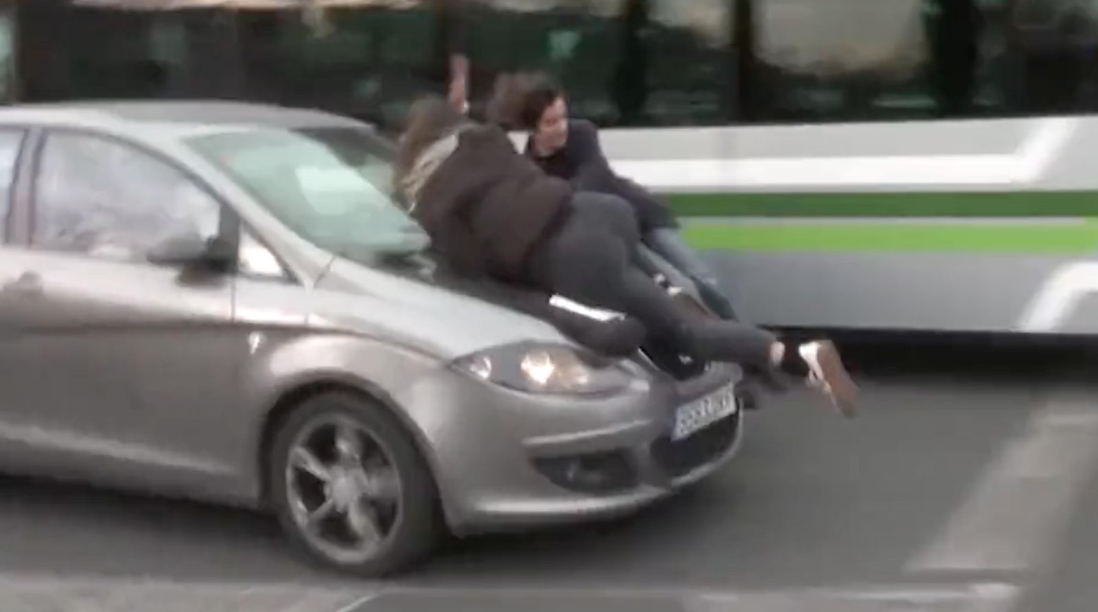 Arrollan a las participantes de una manifestación feminista del 8M en Barcelona | Foto: redes sociales