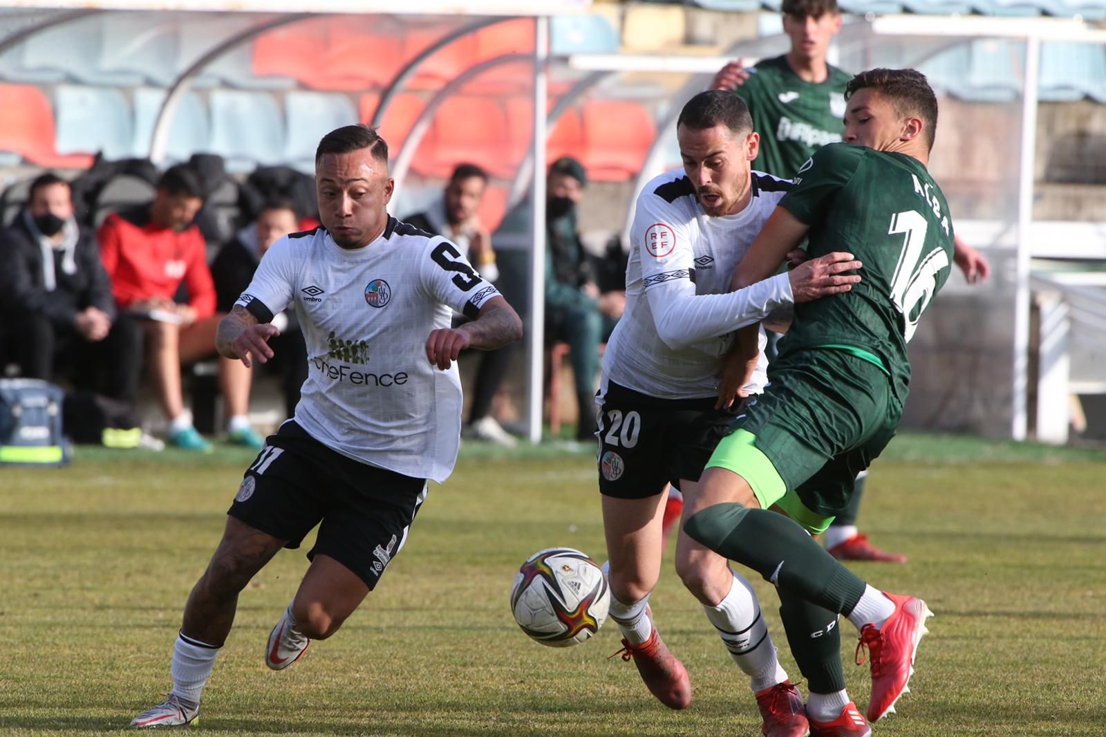 Mikel Bueno y Juancho, ante el Leganés B / FOTO SALAMANCA24HORAS.COM