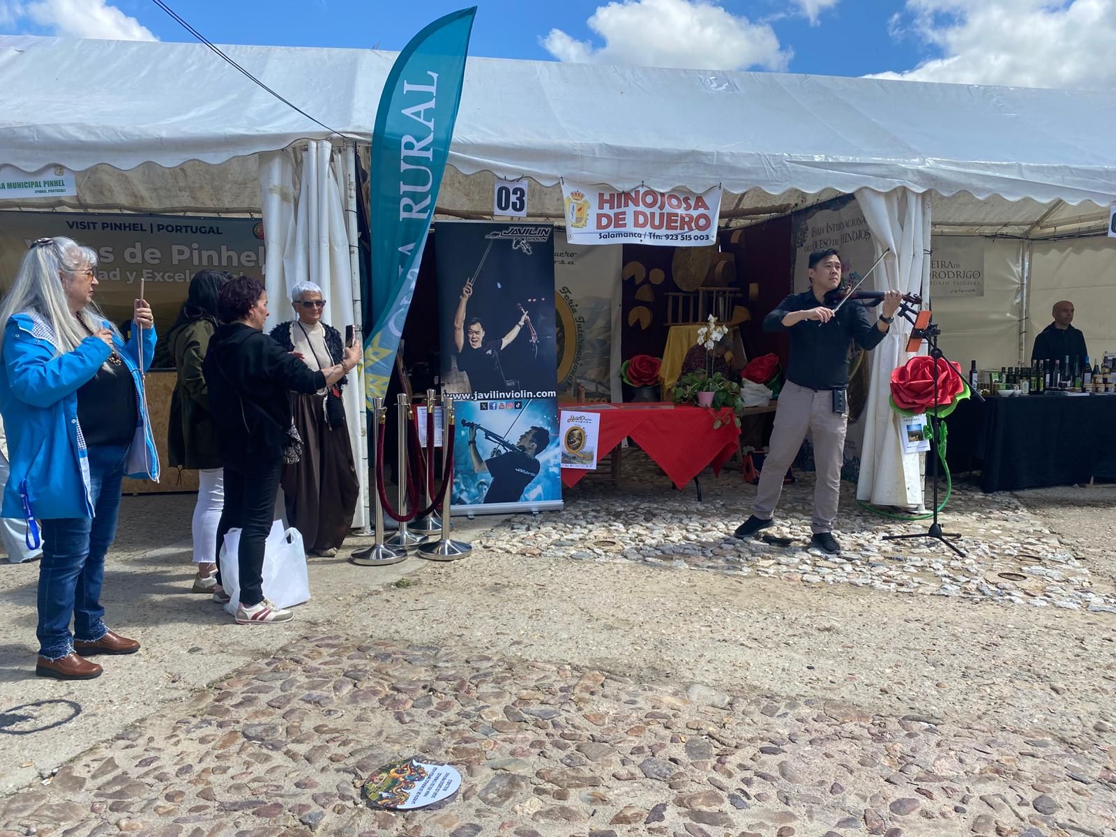 La Feria del Queso de Hinojosa trae sabor tradicional y oficio a Salamanca