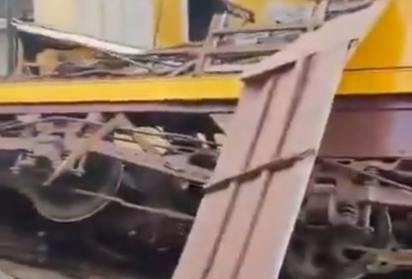 Al menos 15 muertos y una veintena de heridos tras descarrilar el elevador de Glória en Lisboa