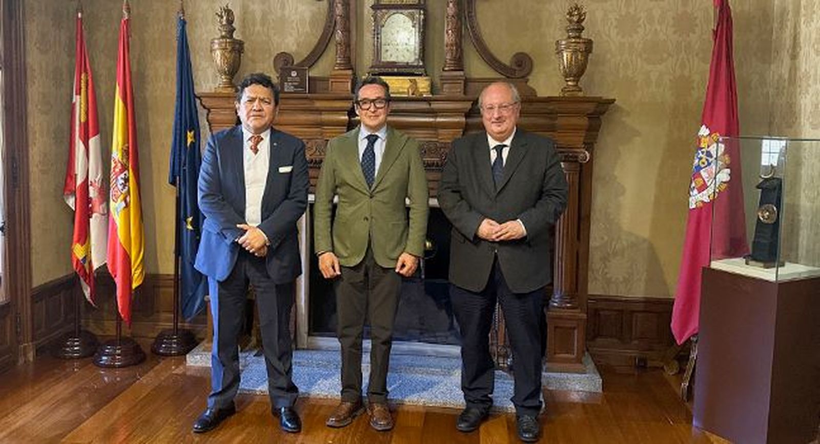 El rector Juan Manuel Corchado se reúne con el presidente del Consejo Económico y Social, y el presidente del Parlamento Andino El rector Juan Manuel Corchado se reúne con el presidente del Consejo Económico y Social, y el presidente del Parlamento Andino
