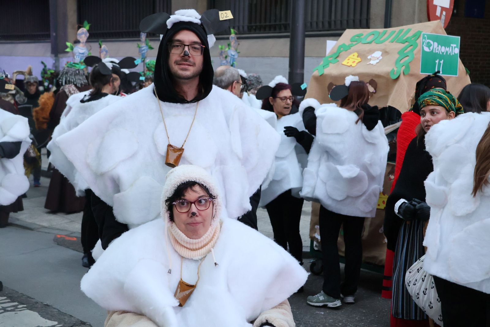 GALERÍA | Segundo desfile, mismo entusiasmo: Zamora se vuelve a disfrazar de Carnaval