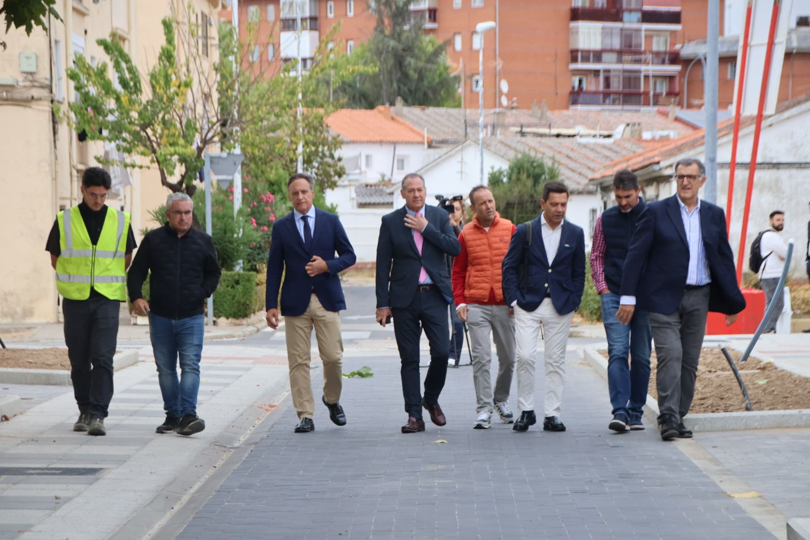 El alcalde de Salamanca, Carlos García Carbayo, visita las obras de urbanización del barrio La Vega