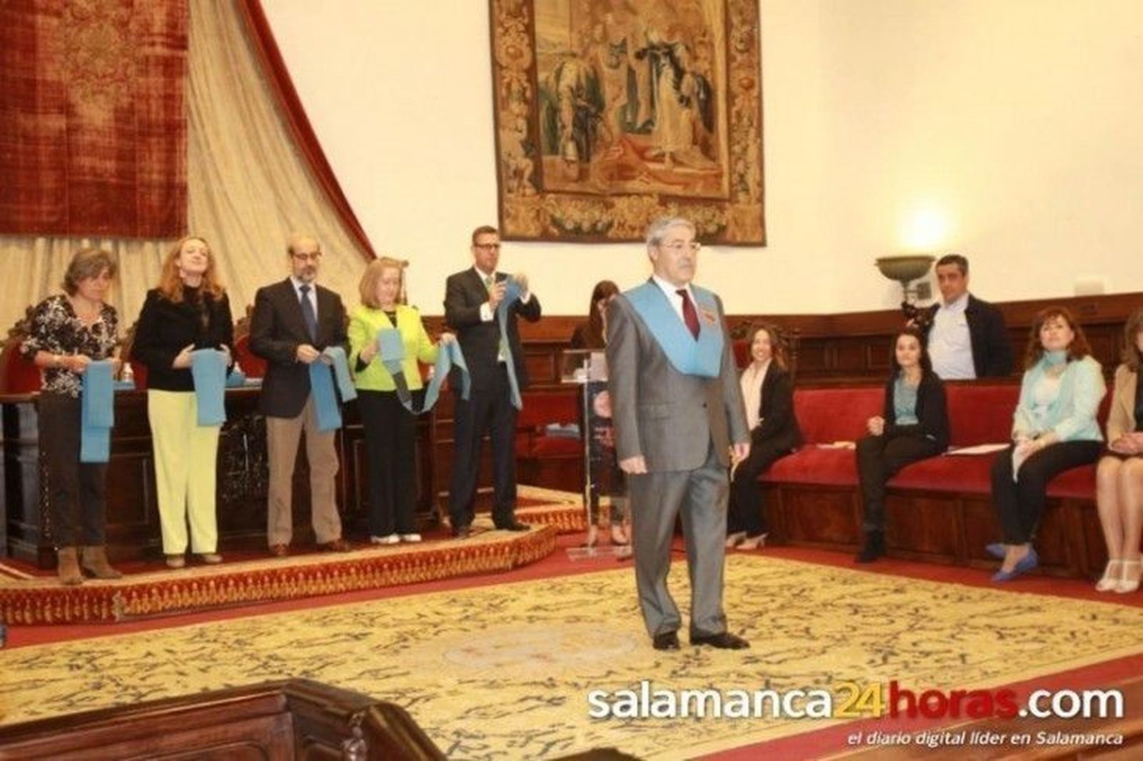 Graduación de 150 alumnos de la décima promoción de la Universidad de la Experiencia Graduación de 150 alumnos de la décima promoción de la Universidad de la Experiencia