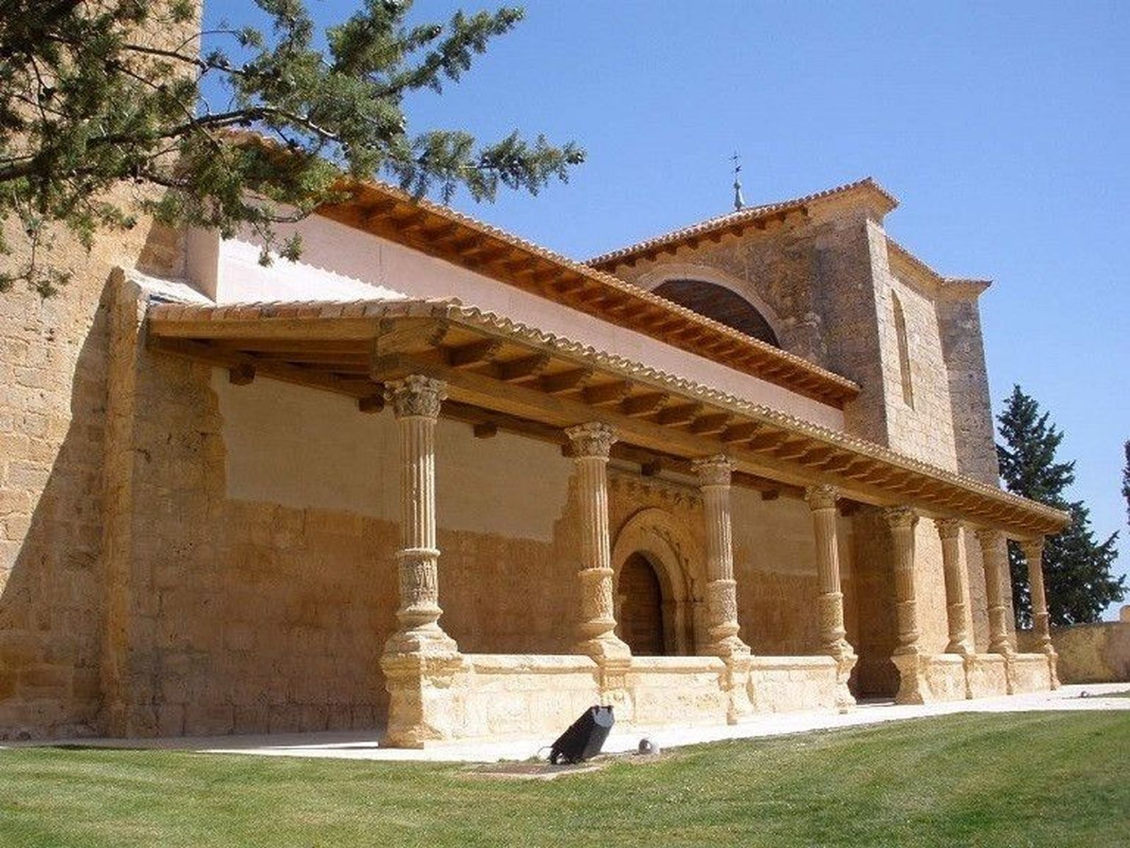 La iglesia de San Nicolás de Bari de Aranda de Duero recibe un tratamiento antixilófagos