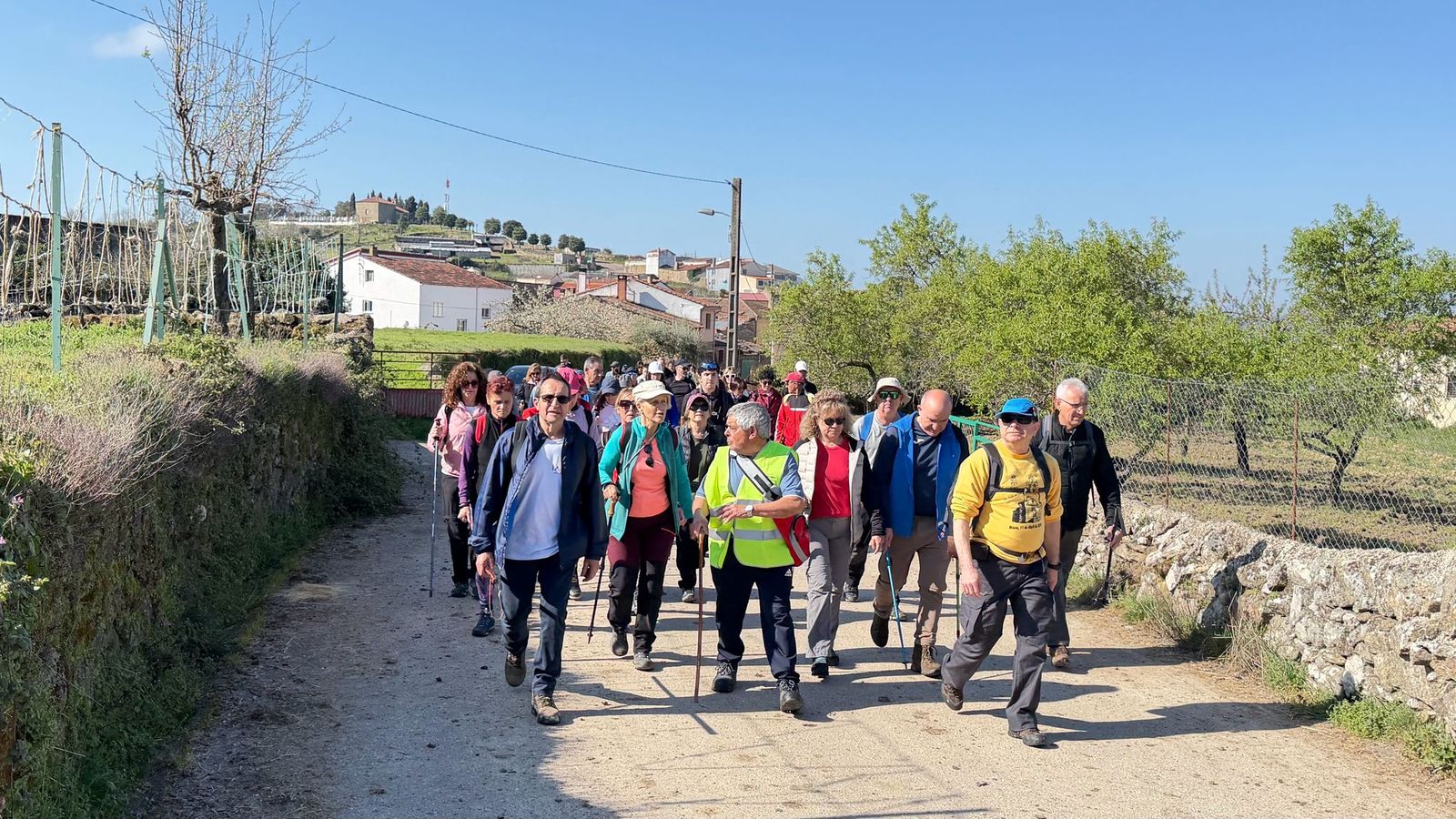 Marcha senderiesta mieza