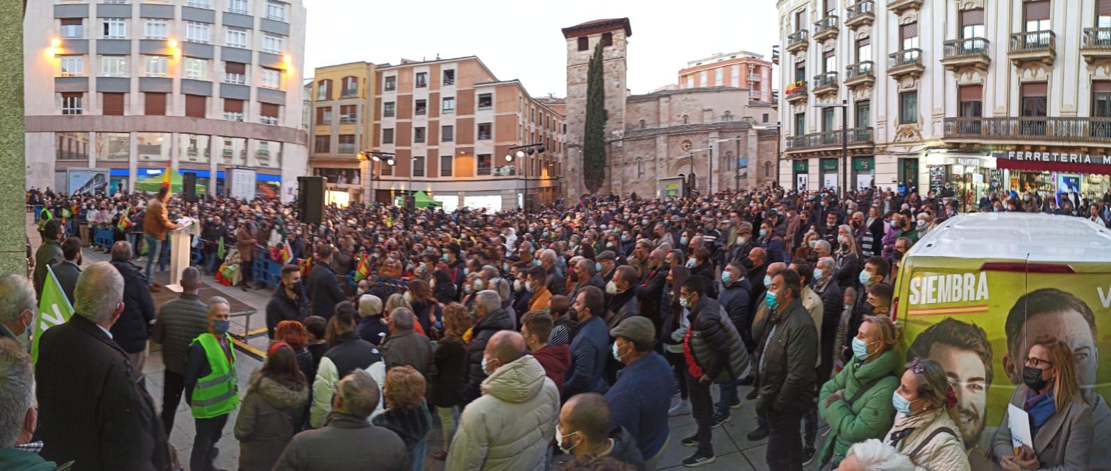 Ambiente durante la intervención de Santiago Abascal