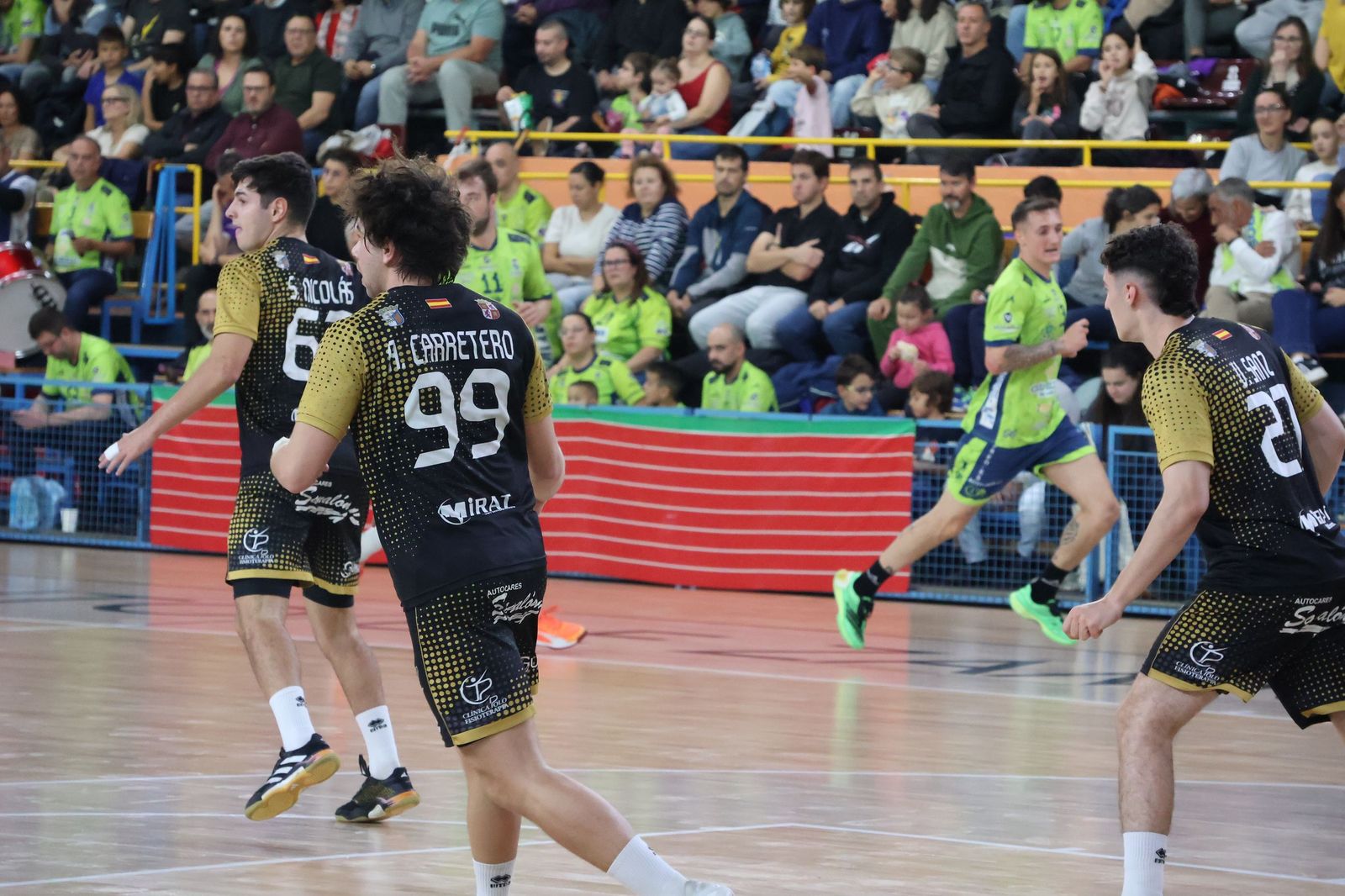 GALERÍA | El BM Zamora recibe en casa al Ciudad de Salamanca en un duelo muy ajustado