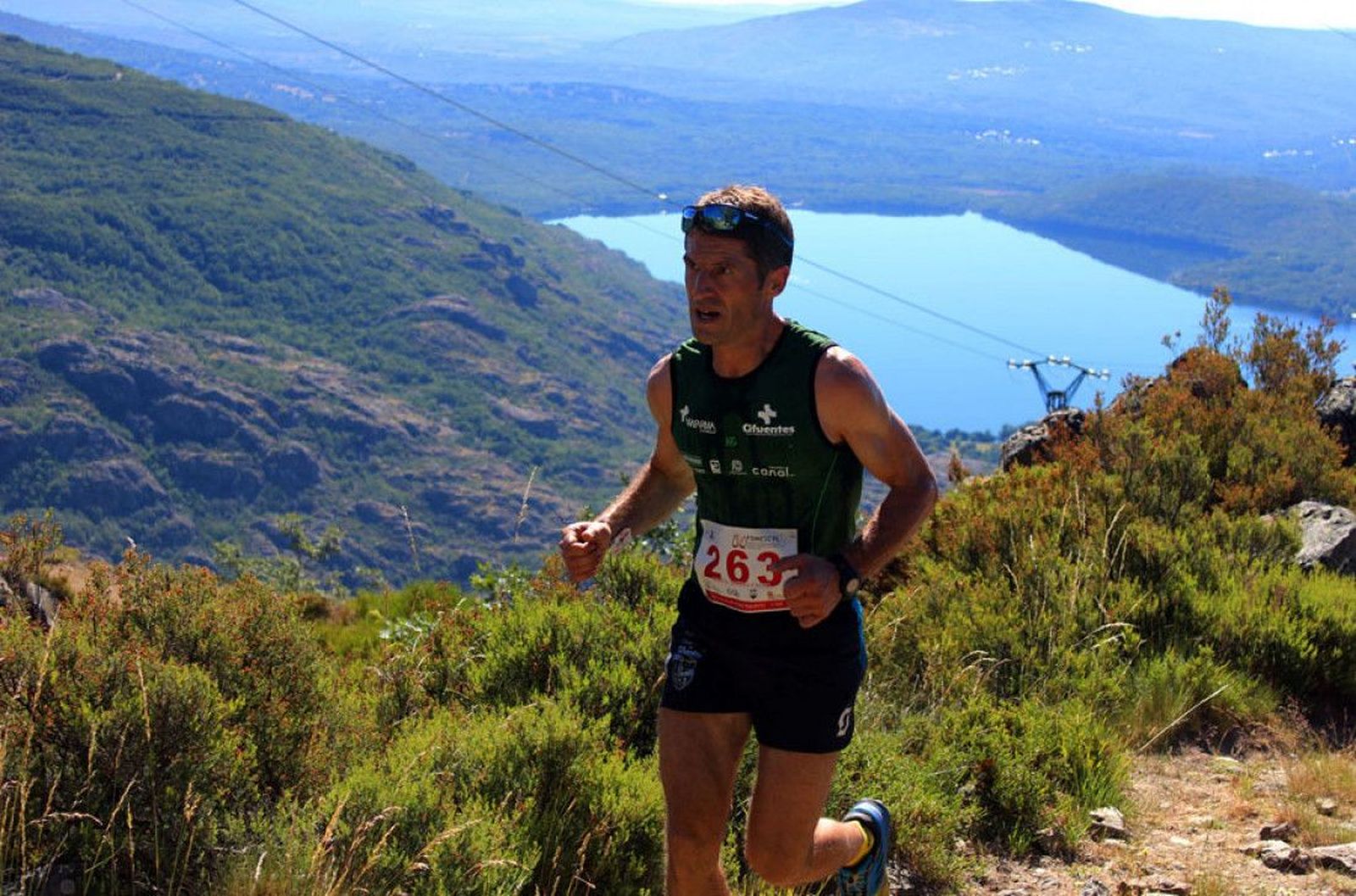 Un participante de la Carrera por Montaña 'Fernando Casquero' en una edición anterior