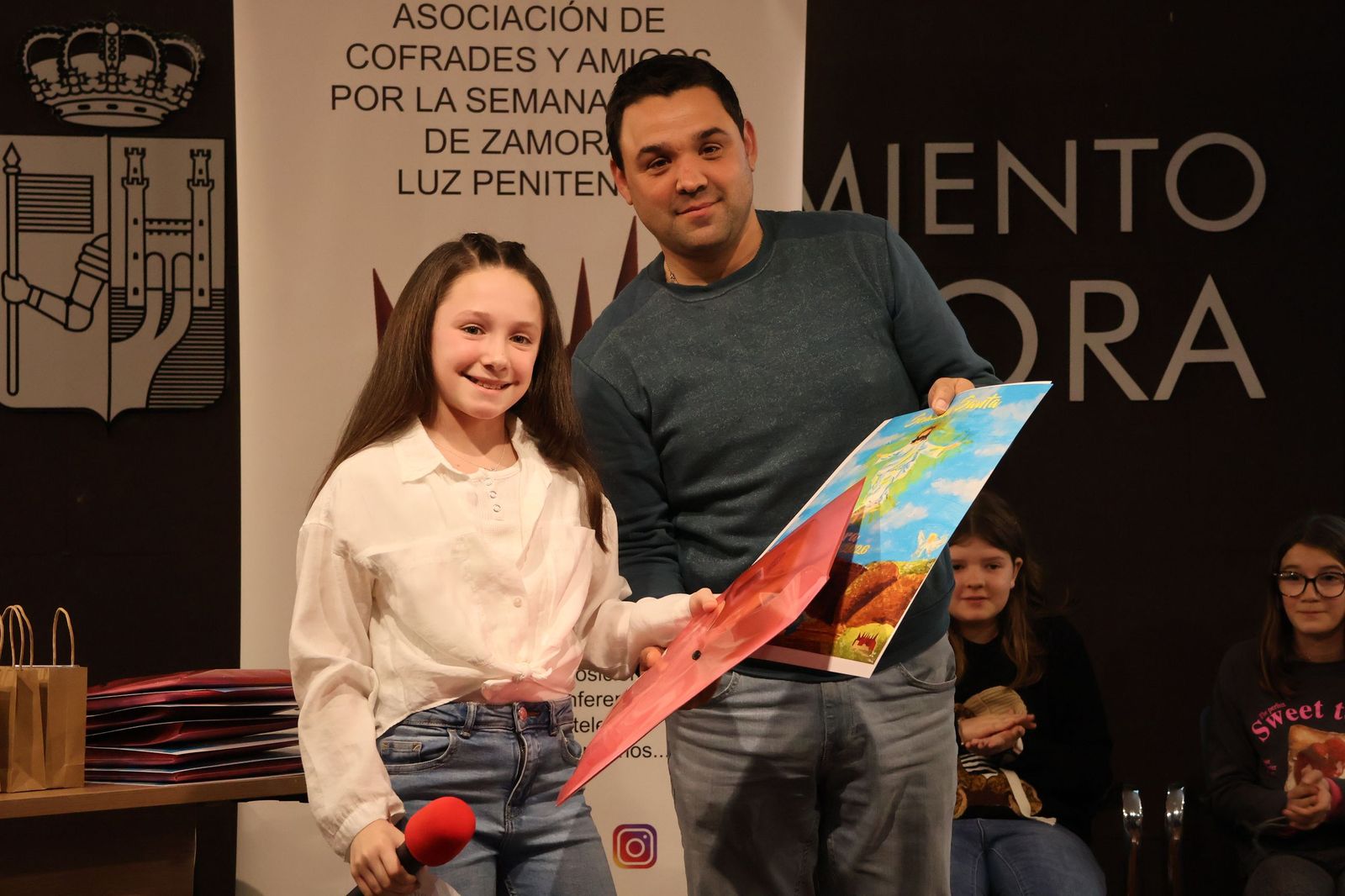 GALERÍA | La Asociación Luz Penitente reparte los premios del VIII Concurso de Dibujo Infantil