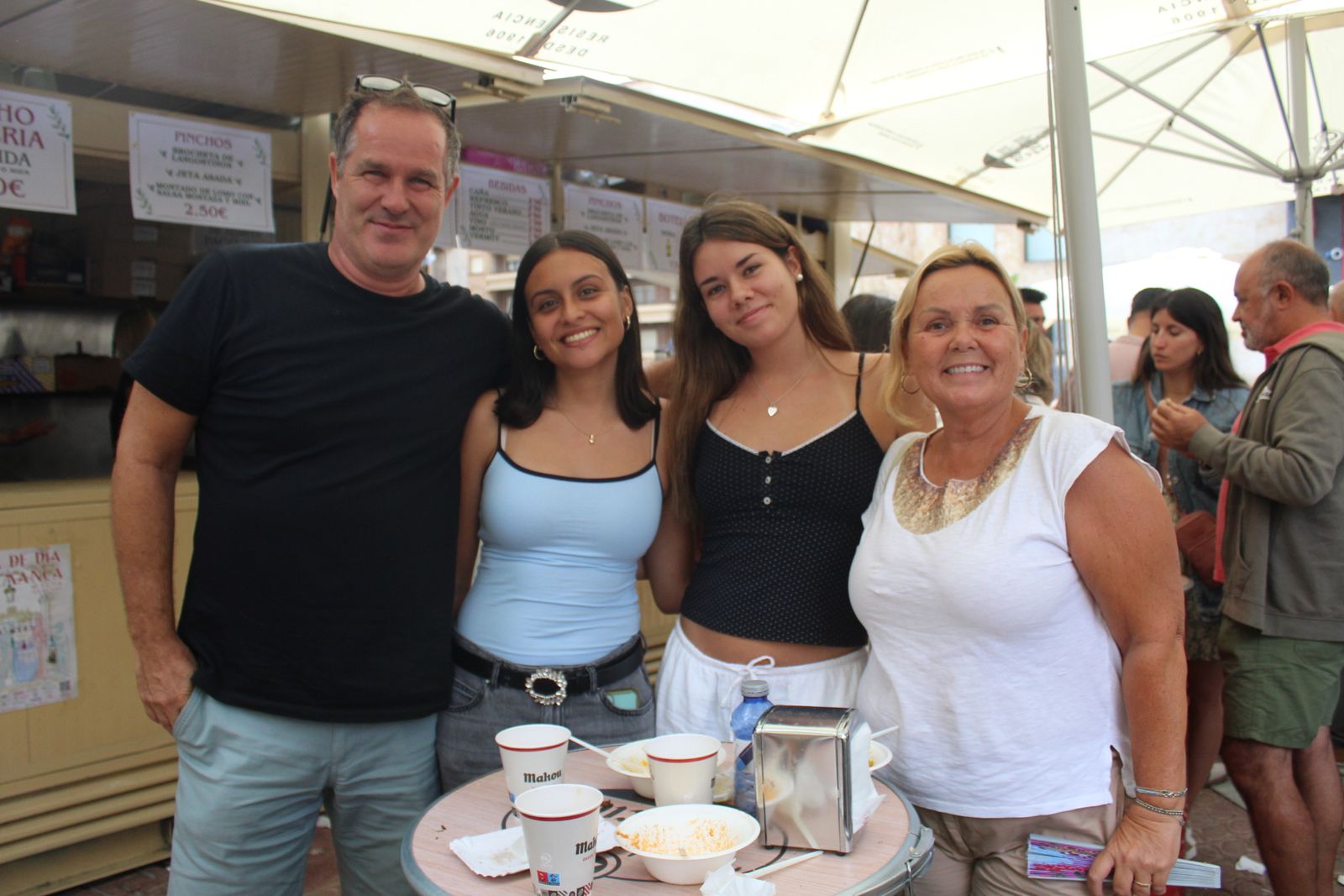 Ambiente en la Feria de Día en el mediodía de este sábado