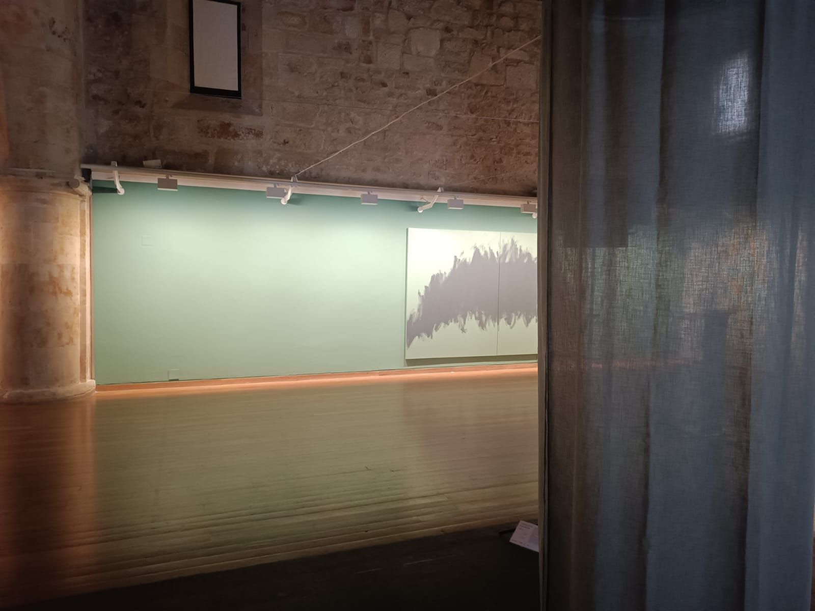 Virginia Rivas presenta su exposición 'El color del ruido' en Salamanca