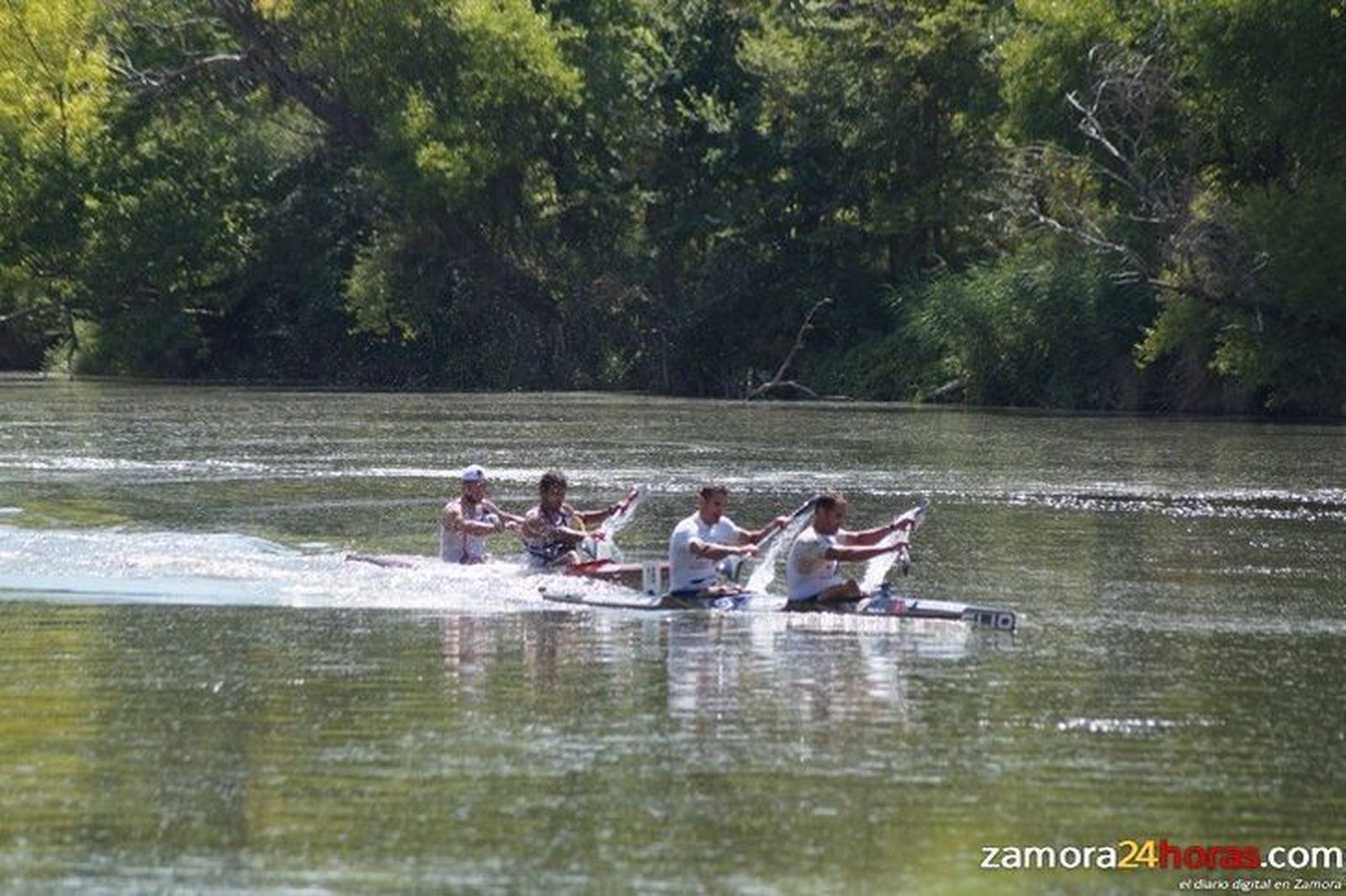 Los hermanos Carlos y Andrés del Teso vencen en el 41 descenso Ibérico de piragüismo