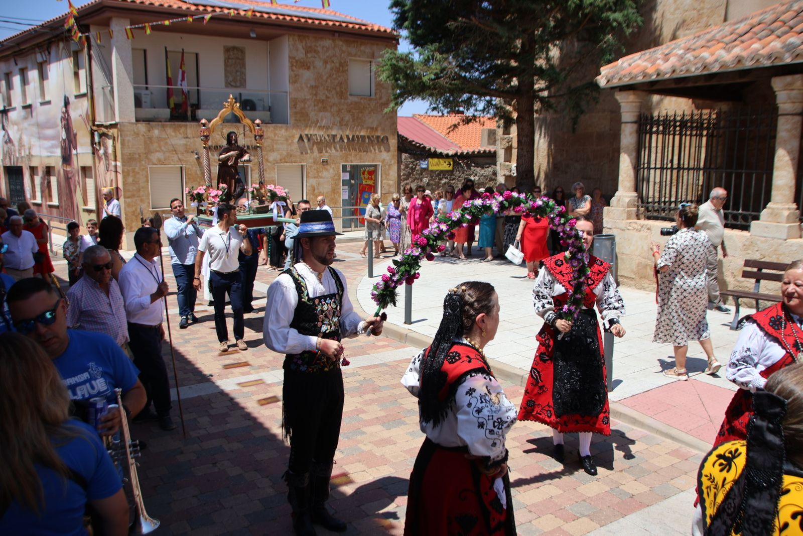 Castellanos de Villiquera Misa y procesión