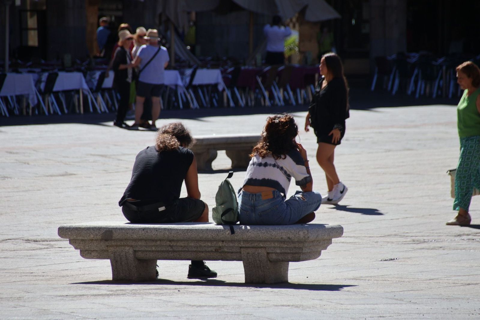 Gente paseando por la Plaza Mayor de Salamanca