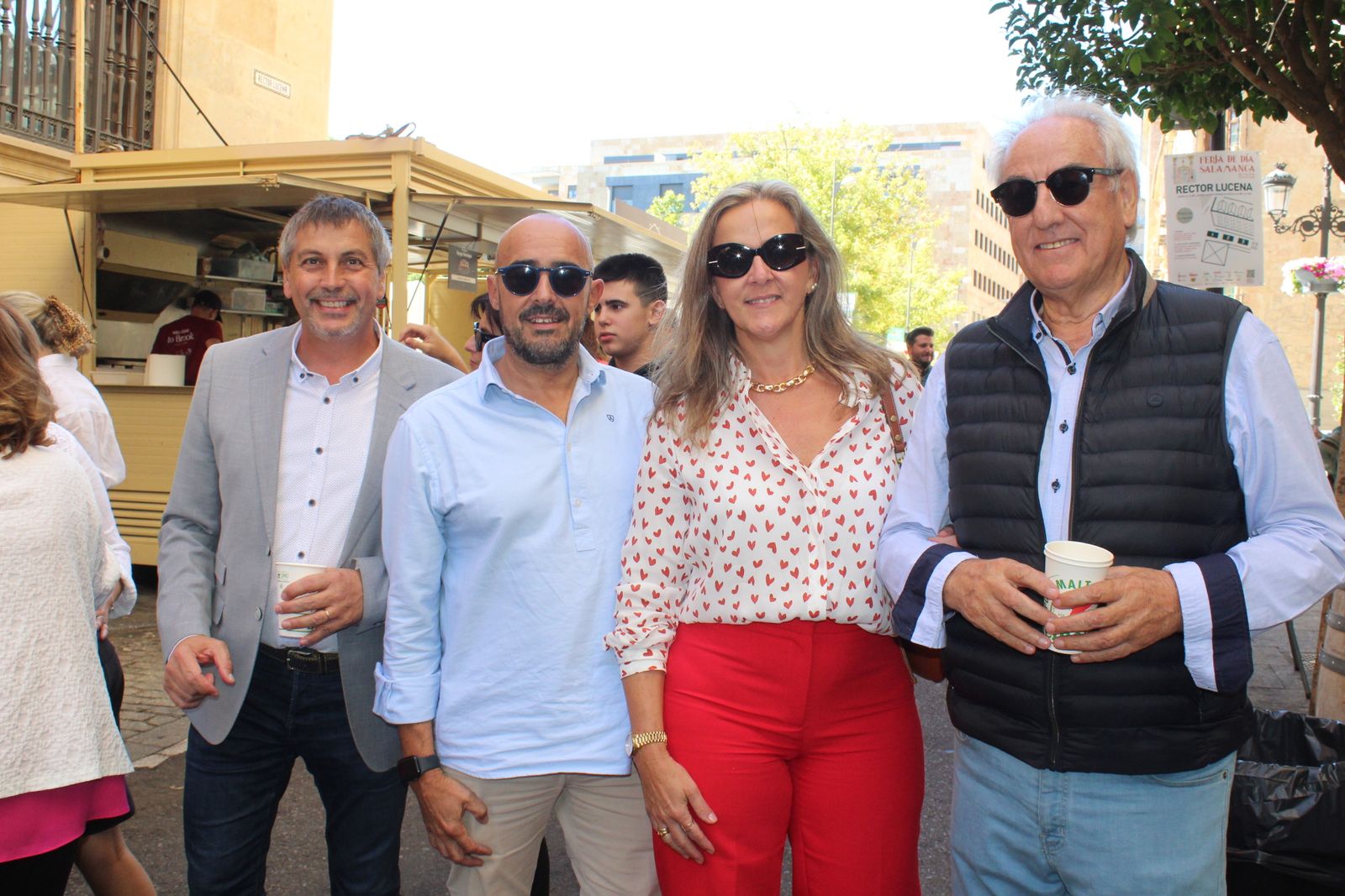 Ambiente en la Feria de Día en el mediodía de este jueves