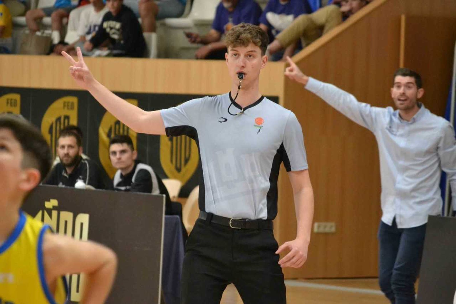 Mario González, árbitro de baloncesto salmantino