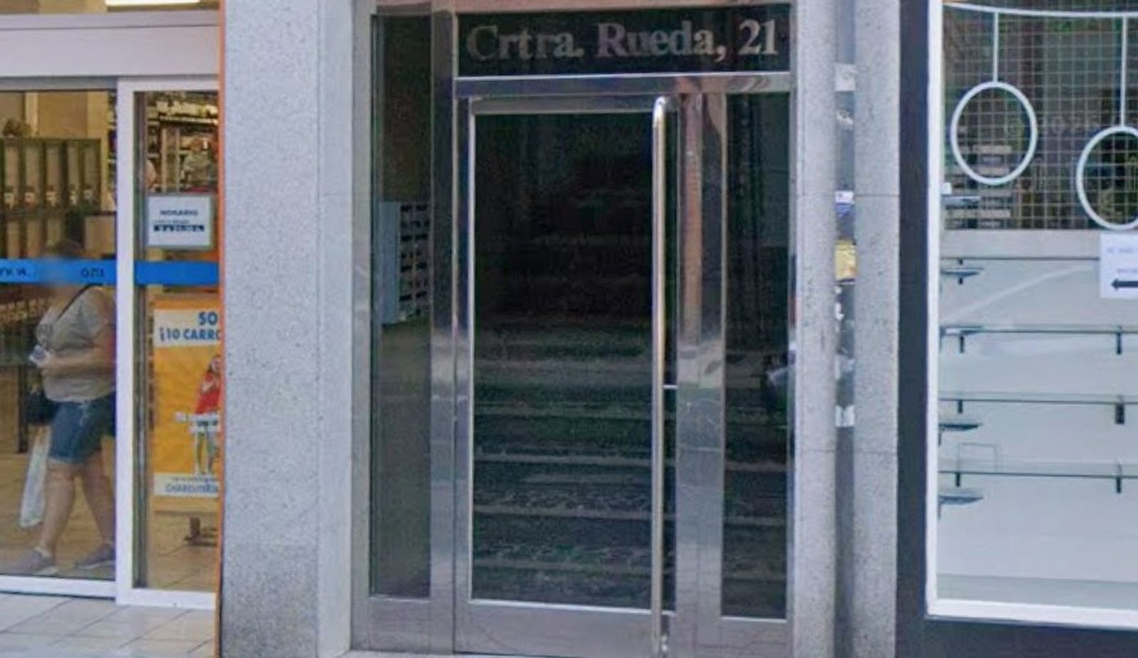 Portal del edificio donde ha sido detenida una de las personas en Valladolid en el marco de una operación contra el yihadismo