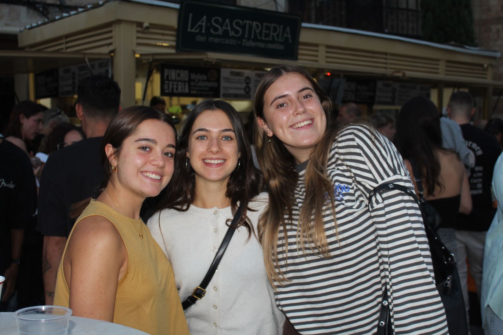 Ambiente en la Feria de Día en la tarde de este jueves