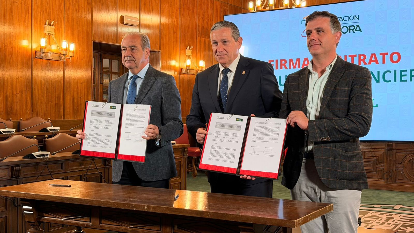 La Diputación adjudica a Caja Rural un servicio pionero de atención bancaria itinerante