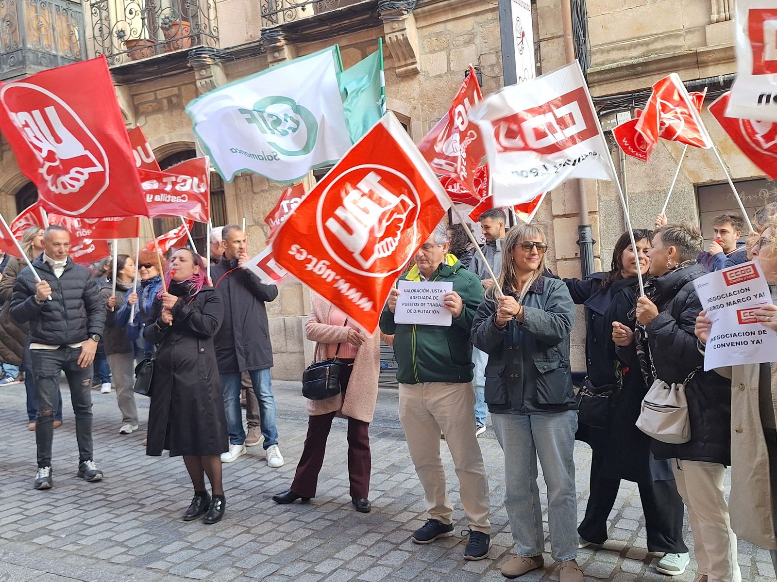 Protesta trabajadores de la Diputación