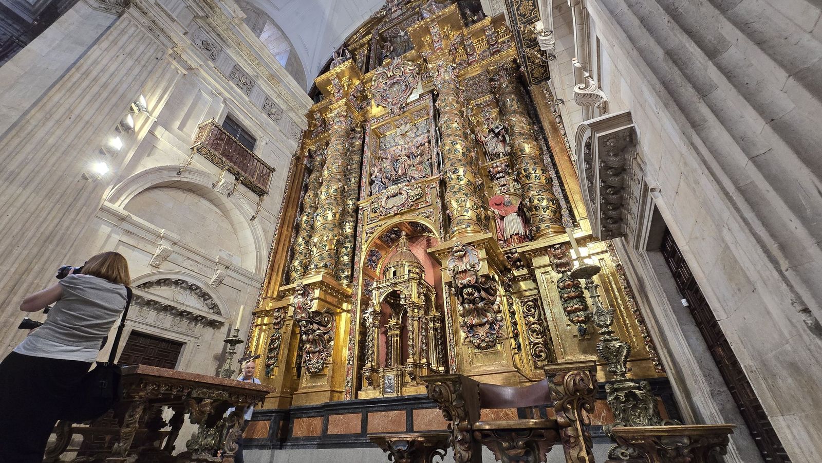 Actuación de conservación y limpieza de los retablos de la Iglesia de La Clerecía