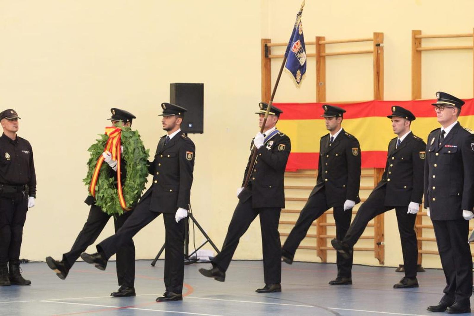 la-policia-nacional-de-salamanca-los-angeles-custodios-2