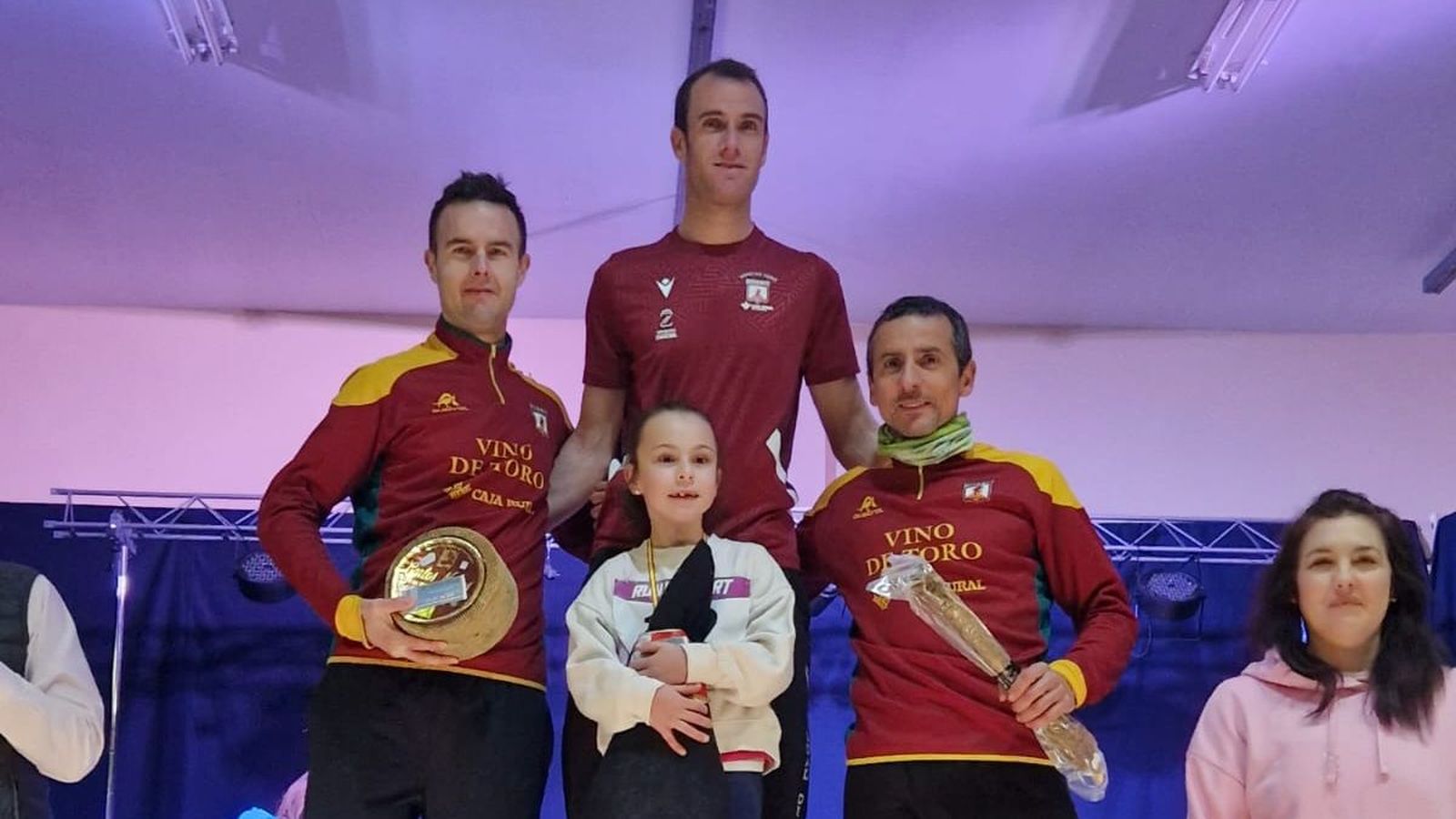 Podio de la carrera popular de El Carpio