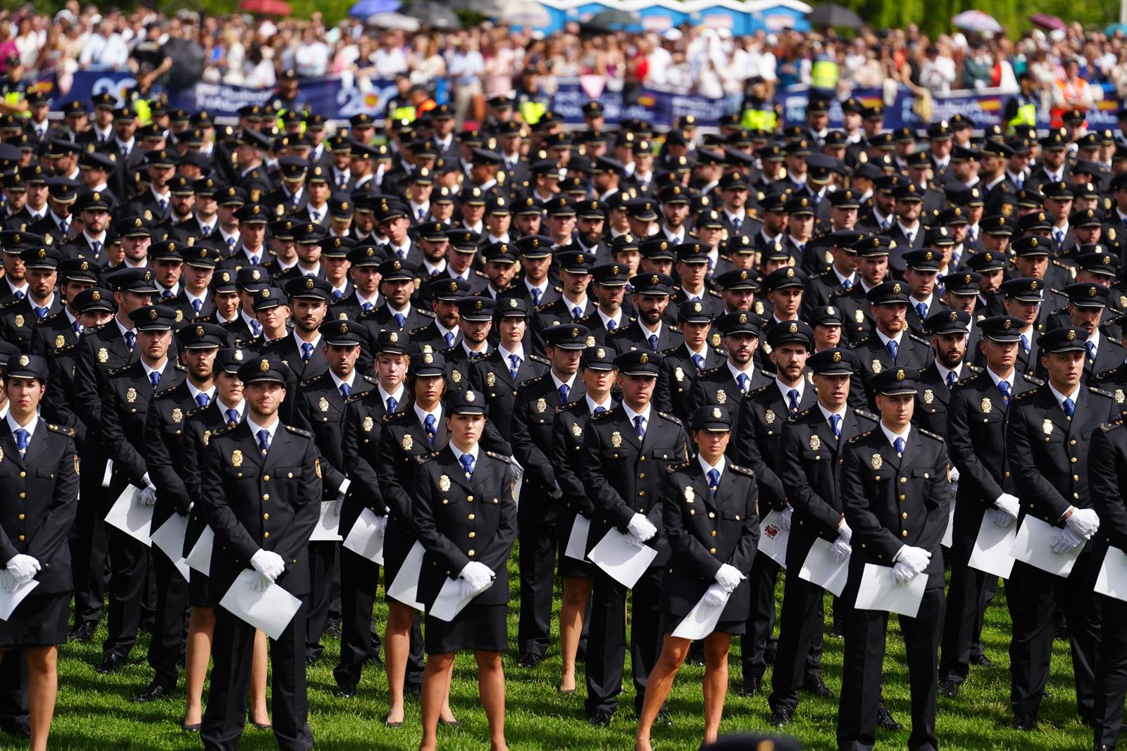 Vista general de agentes que han jurado la Escala Básica de la Policía Nacional en Ávila