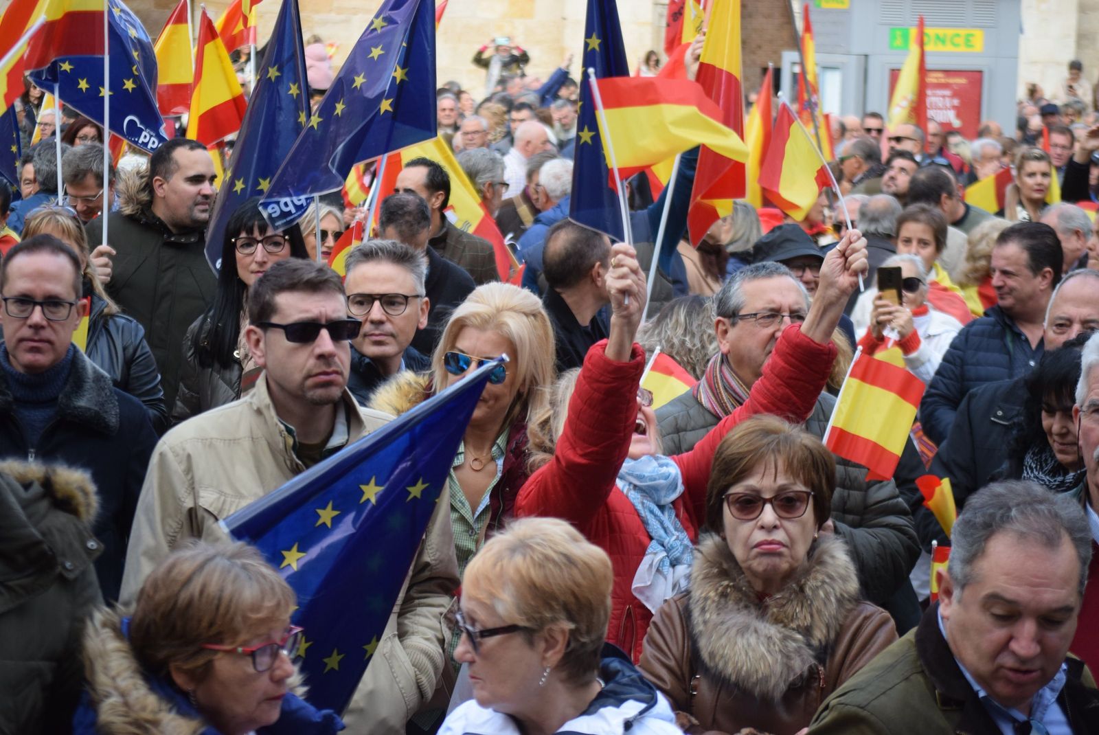 concentracion-del-pp-contra-la-amnistia-24