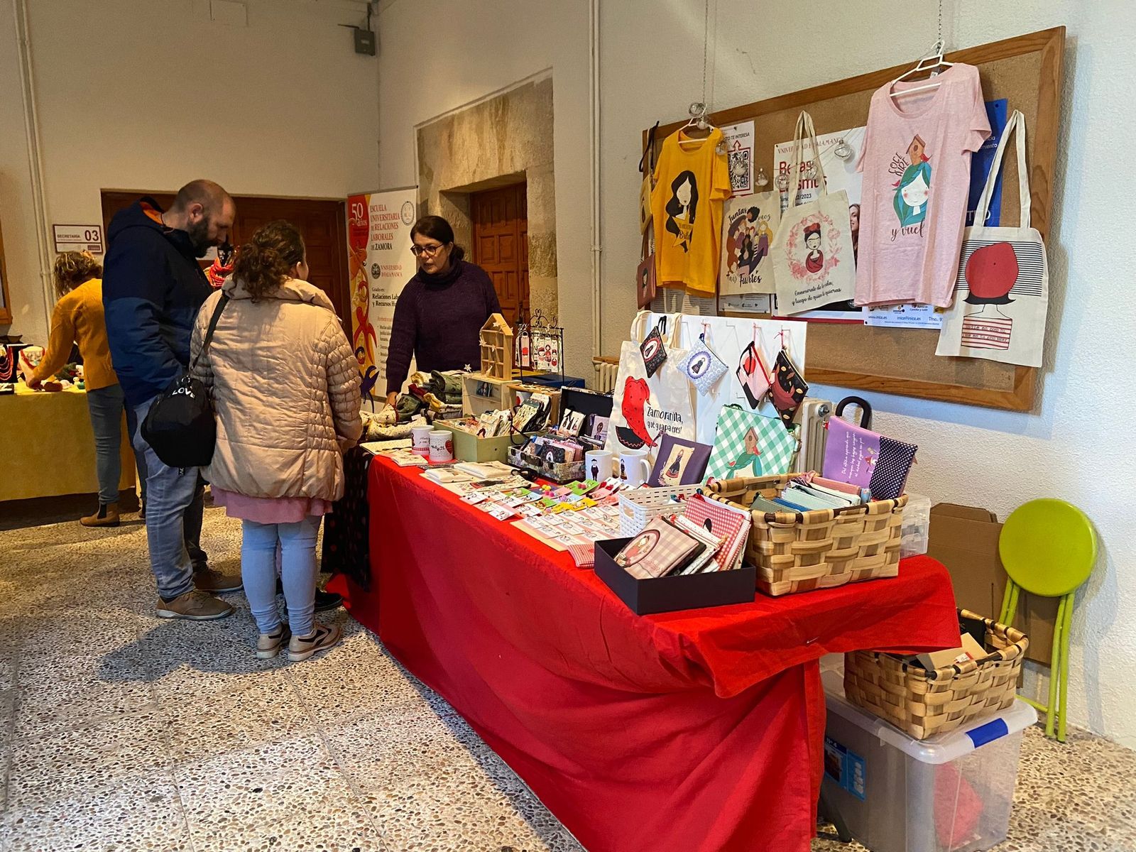 Mercado solidario de la Cofradía Virgen de la Concha (8) Mercado solidario de la Cofradía Virgen de la Concha (8)
