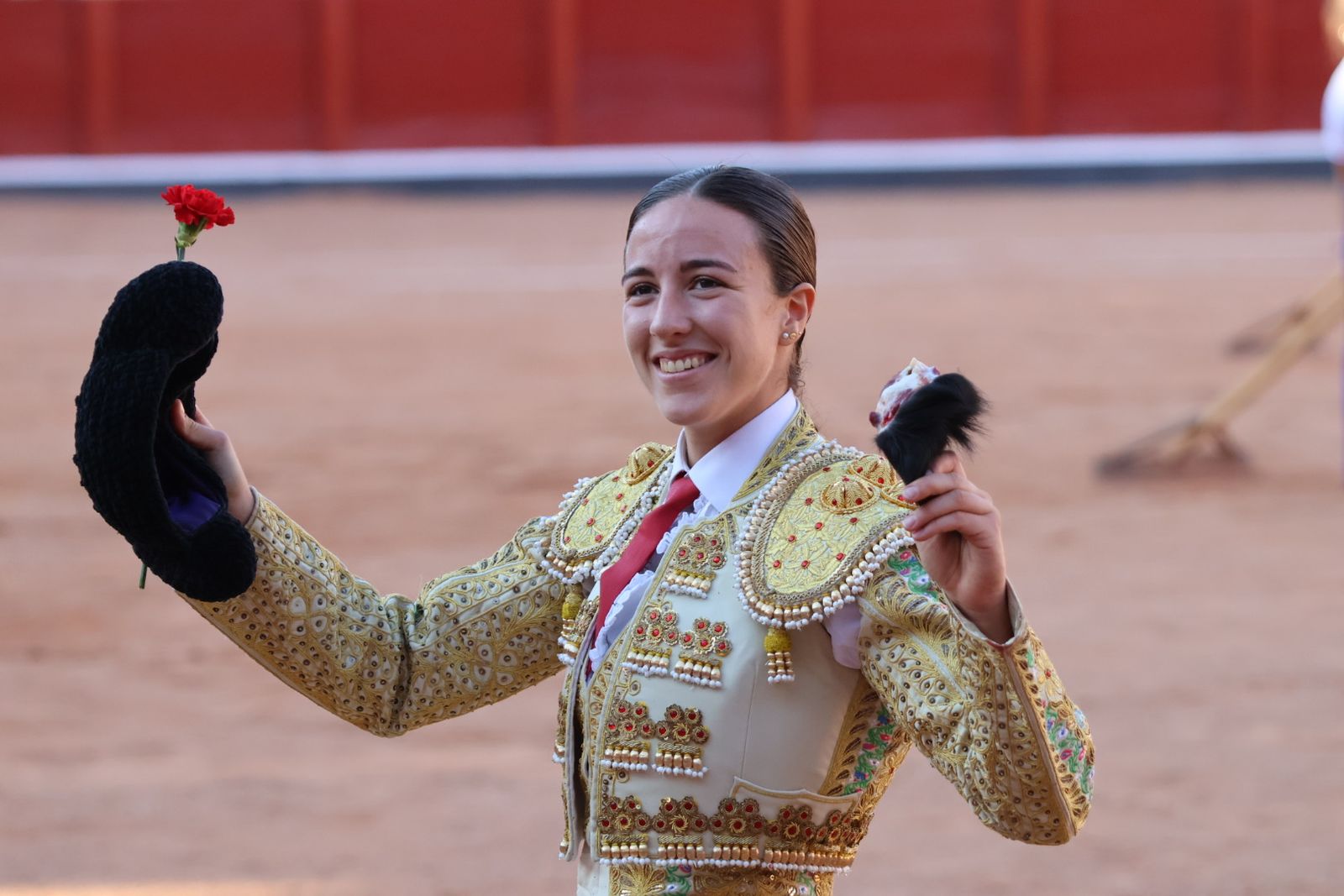 La Glorieta revive el aroma de la feria taurina con el primer festejo: Lea Vicens, Raquel Martín y Olga Casado