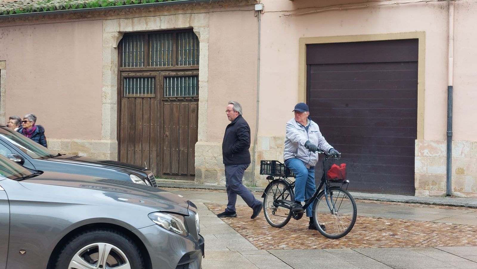 whatsapp-image-2025-03-05-at-10-56-01