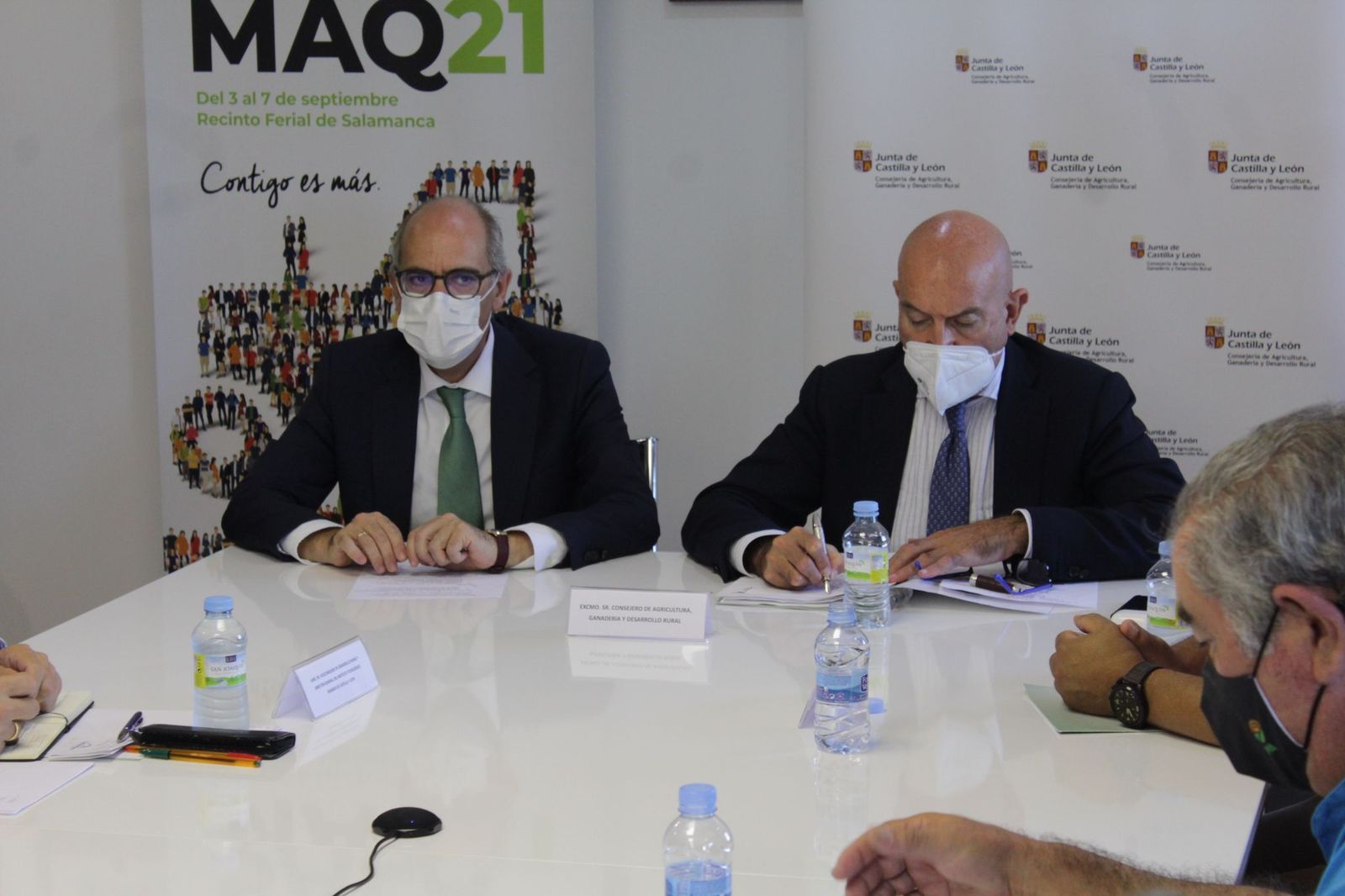 Javier Iglesias junto a Jesús Julio Carnero presidiendo el Consejo Agrario Regional