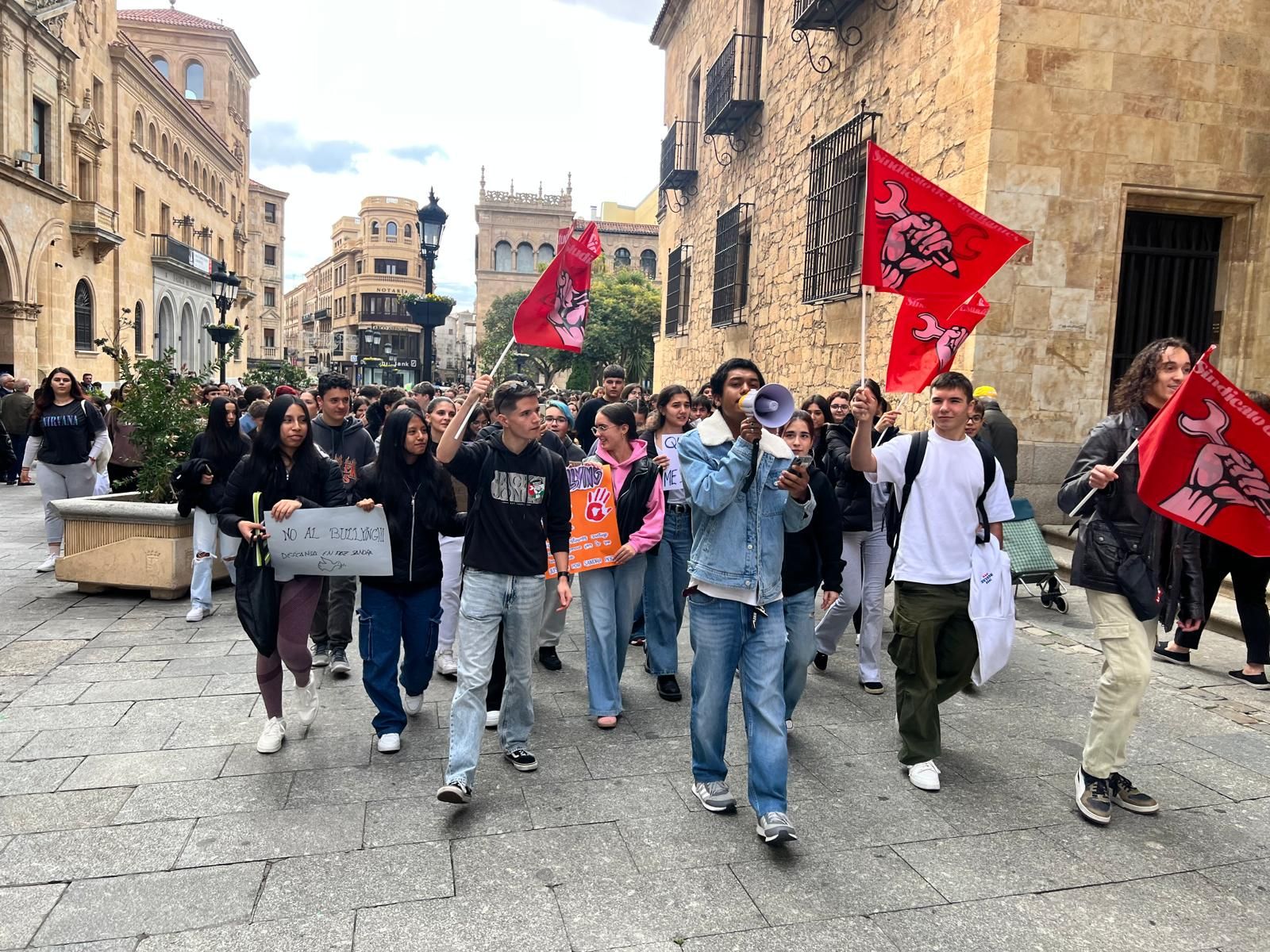 El Sindicato de Estudiantes de Salamanca reune a más de cien personas para poner "freno" al acoso escolar