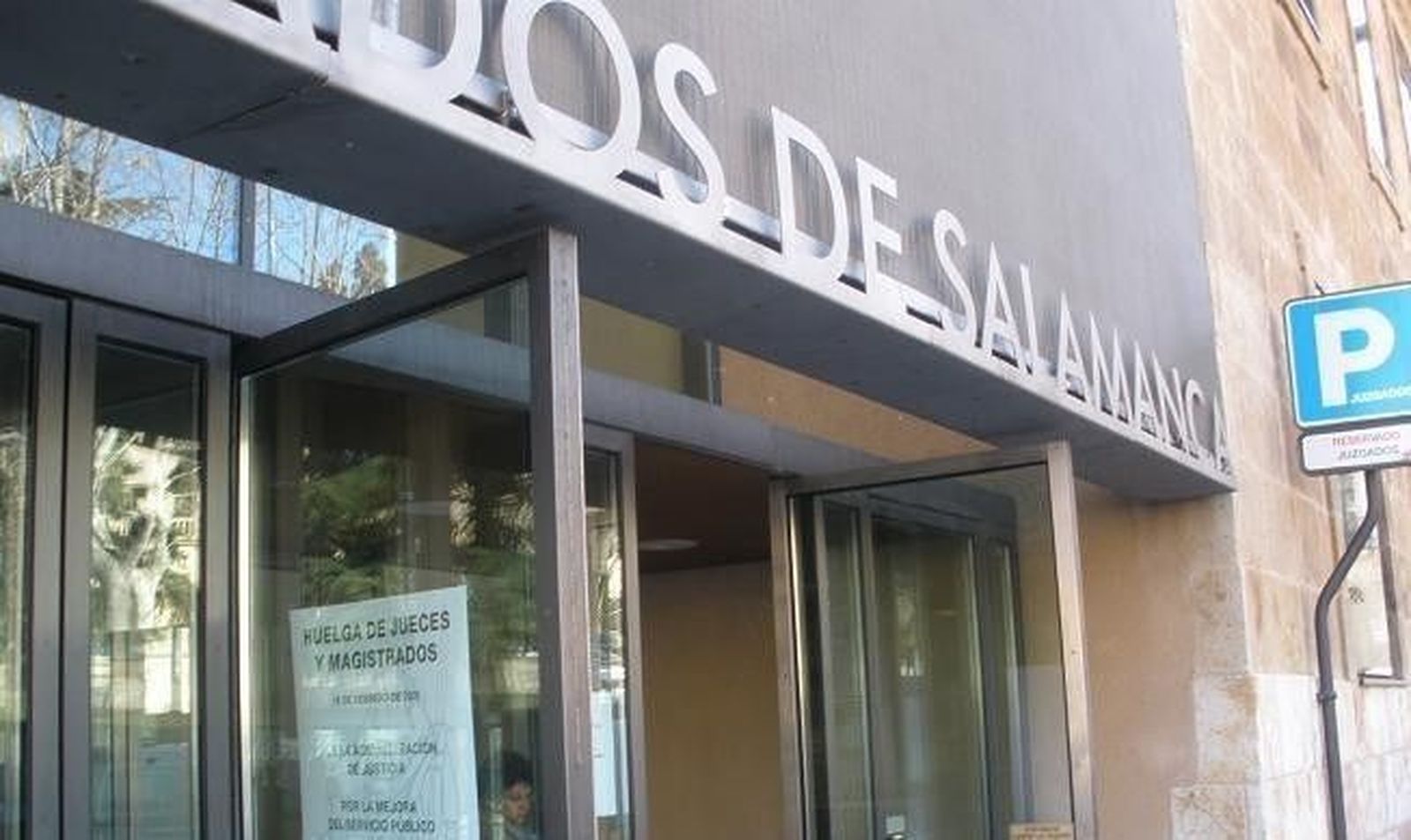 Absuelto el joven acusado de enviar fotos de su ex novia desnuda a las amigas