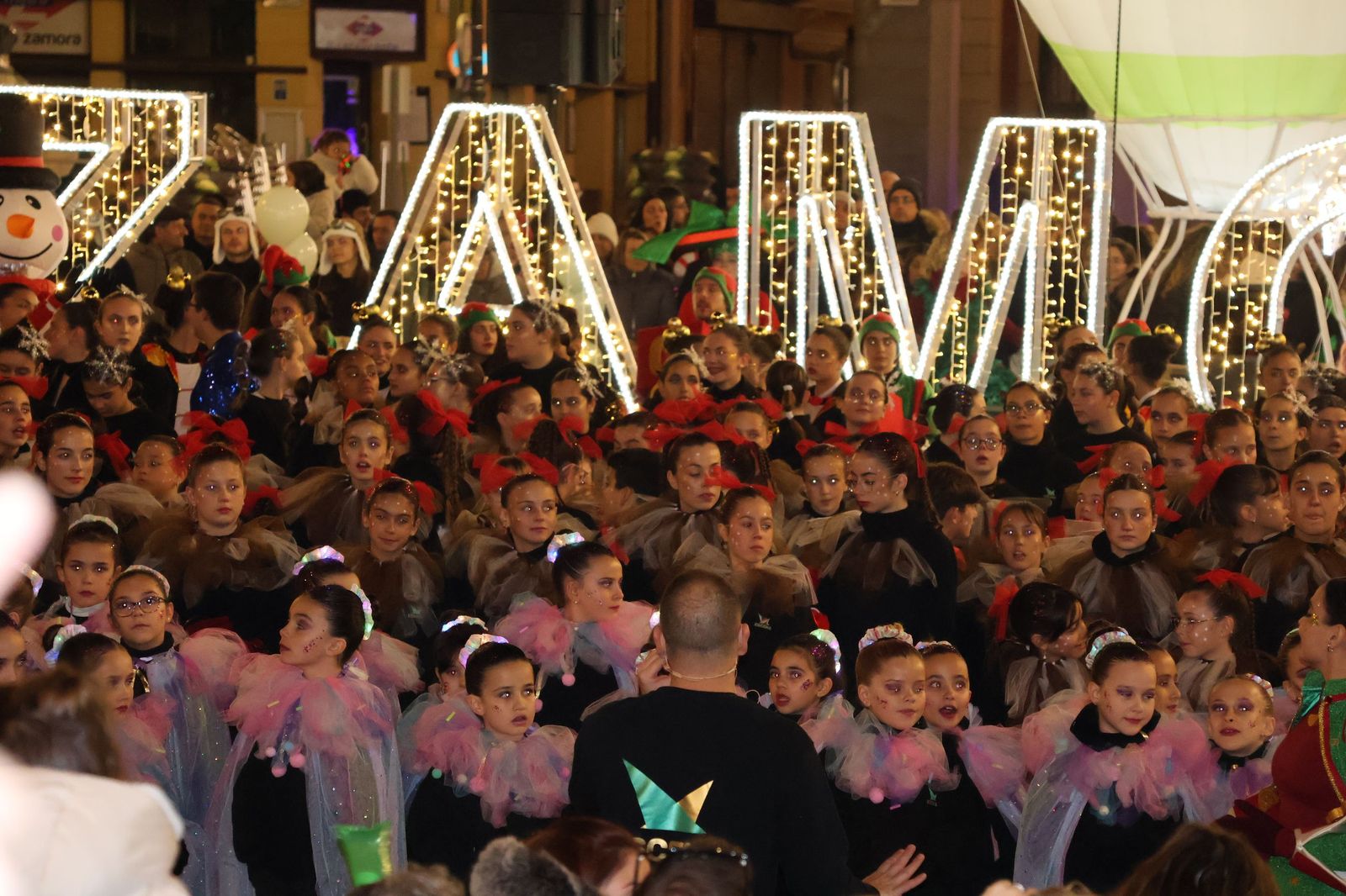 GALERÍA | El animado pasacalles de Escena por el centro de Zamora, en imágenes