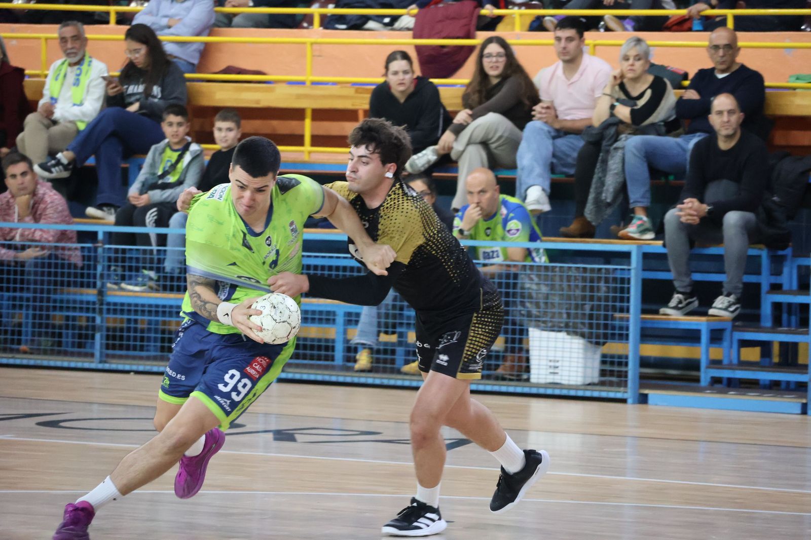 GALERÍA | El BM Zamora recibe en casa al Ciudad de Salamanca en un duelo muy ajustado