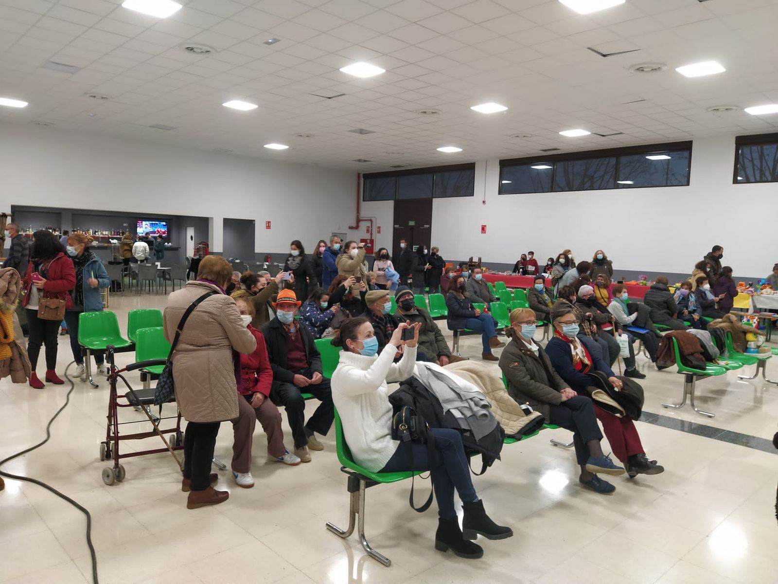 Mercadillo solidario en Doñinos a favor de La Palma (1)