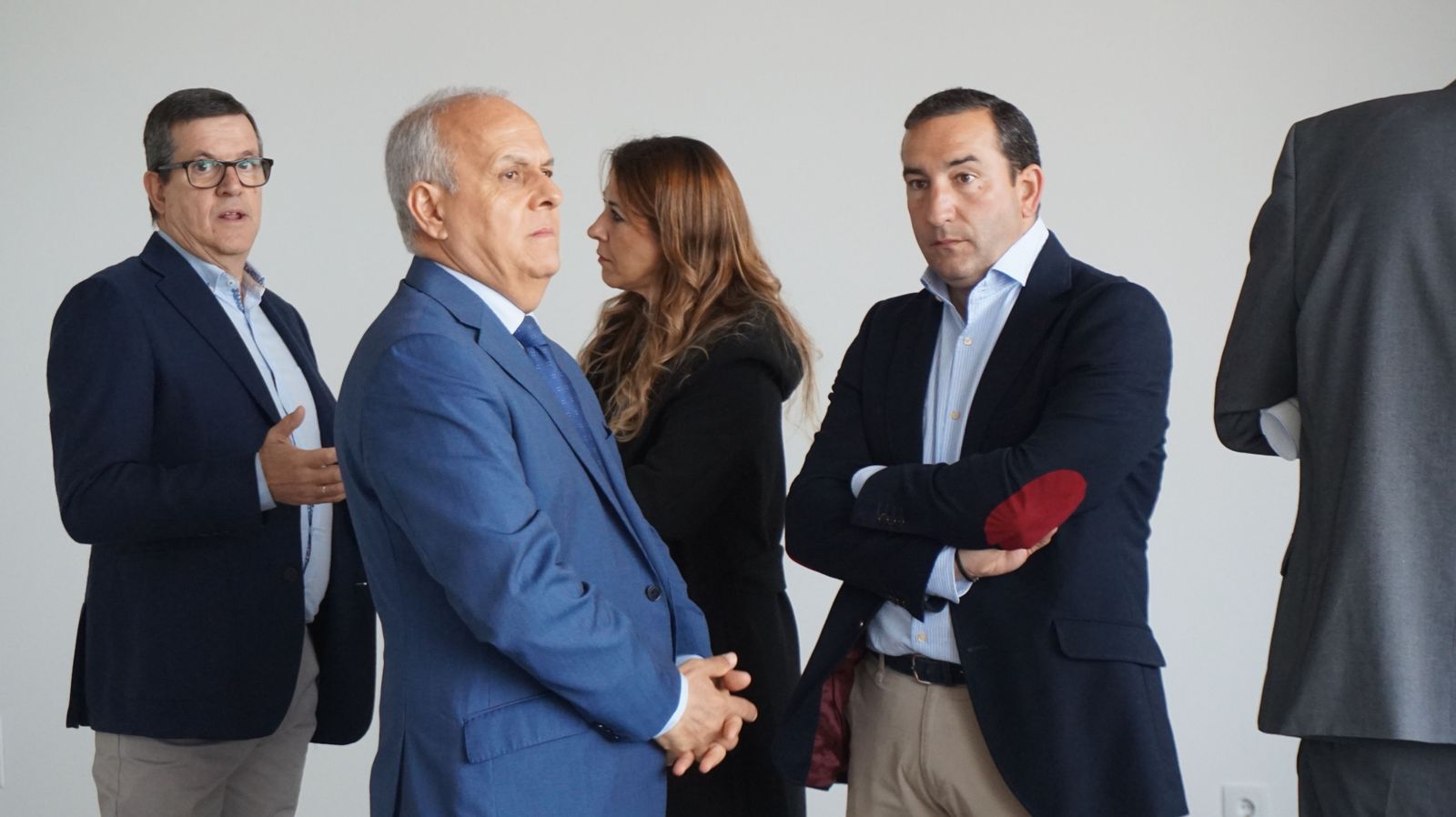 el-director-general-de-centros-e-infraestructuras-jose-migel-saez-visita-la-ultima-fase-al-ceip-maria-moliner-de-castellanos-de-moriscos-51